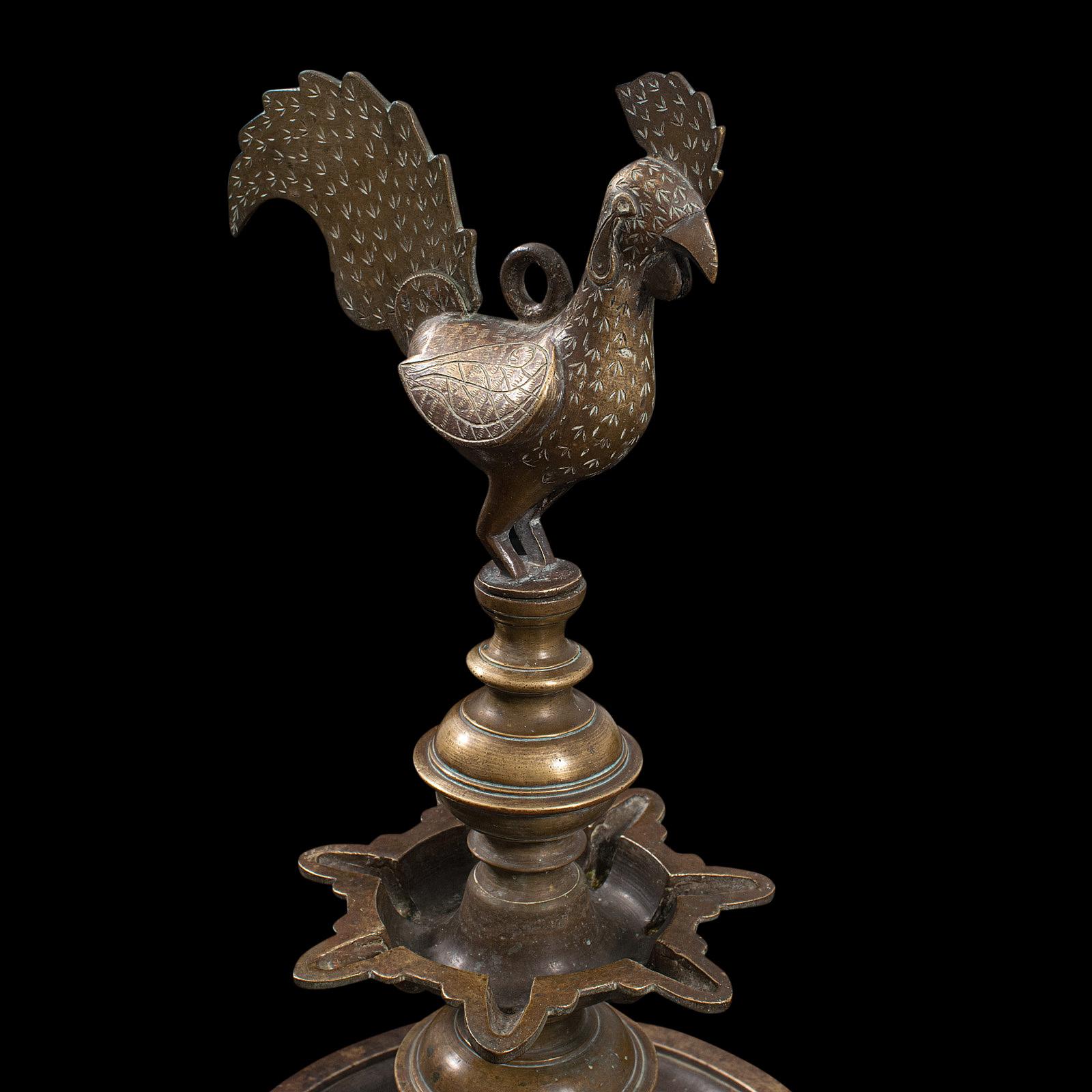 Lampe à huile ancienne en forme de carafe, indienne, bronze, Hamsa, oiseau, fin du XIXe siècle en vente 3