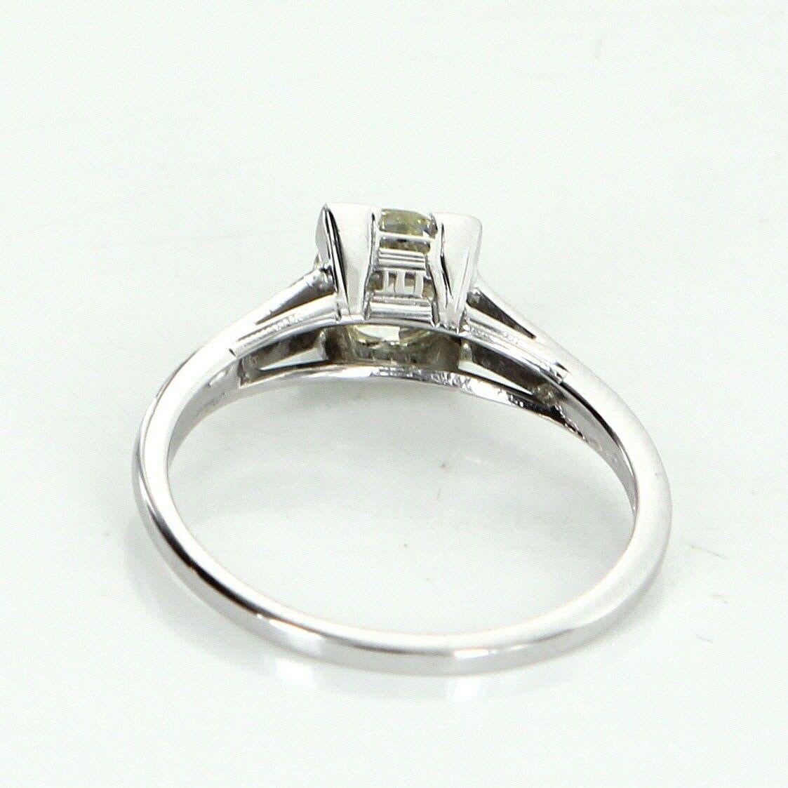 Antique Deco 0.85 Carat Diamond Ring Vintage 18 Karat White Gold Estate In Excellent Condition For Sale In Torrance, CA