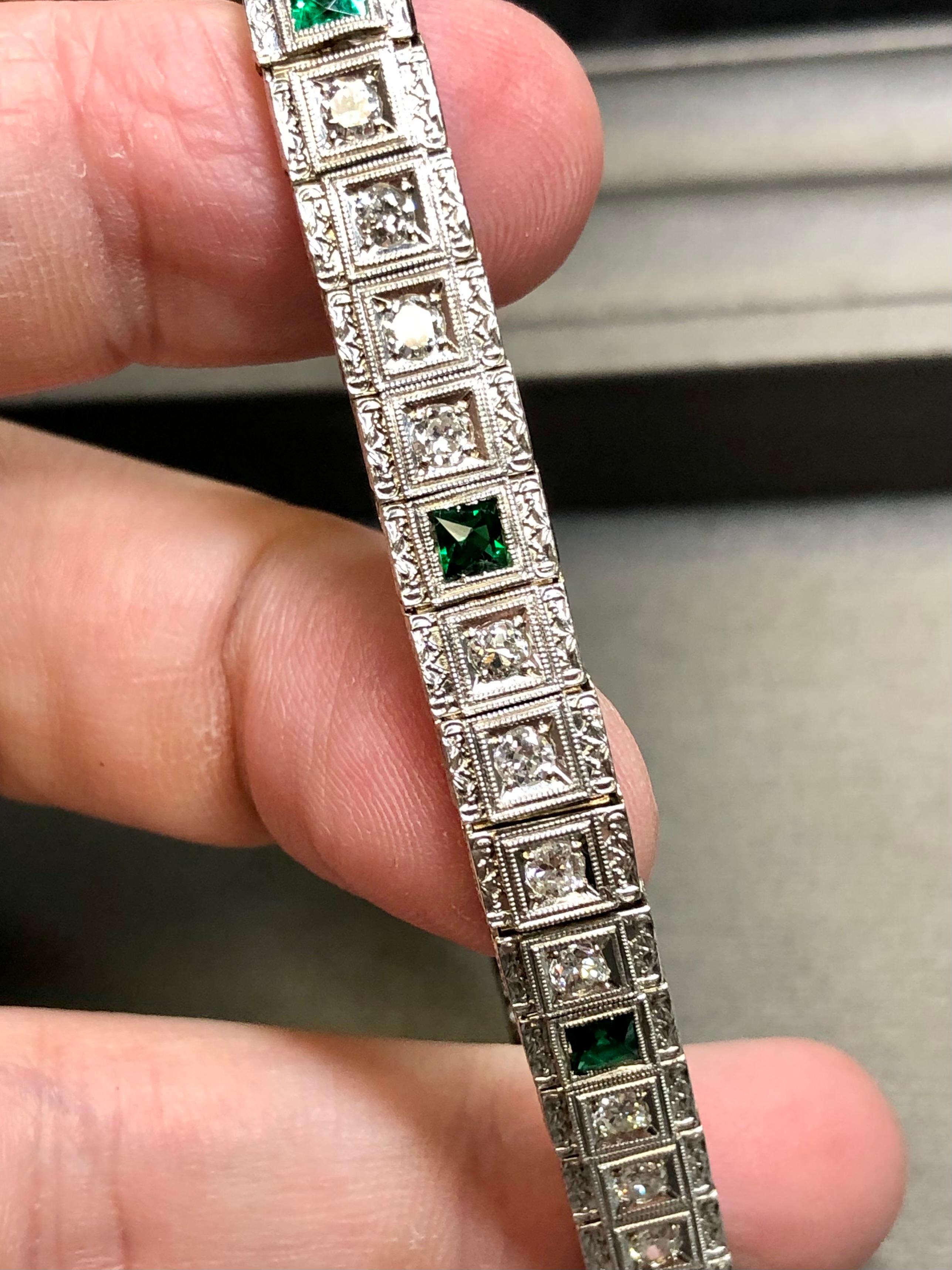 Antikes Deco 14K europäisches Diamant-Smaragd-Armband 7 im Angebot 5