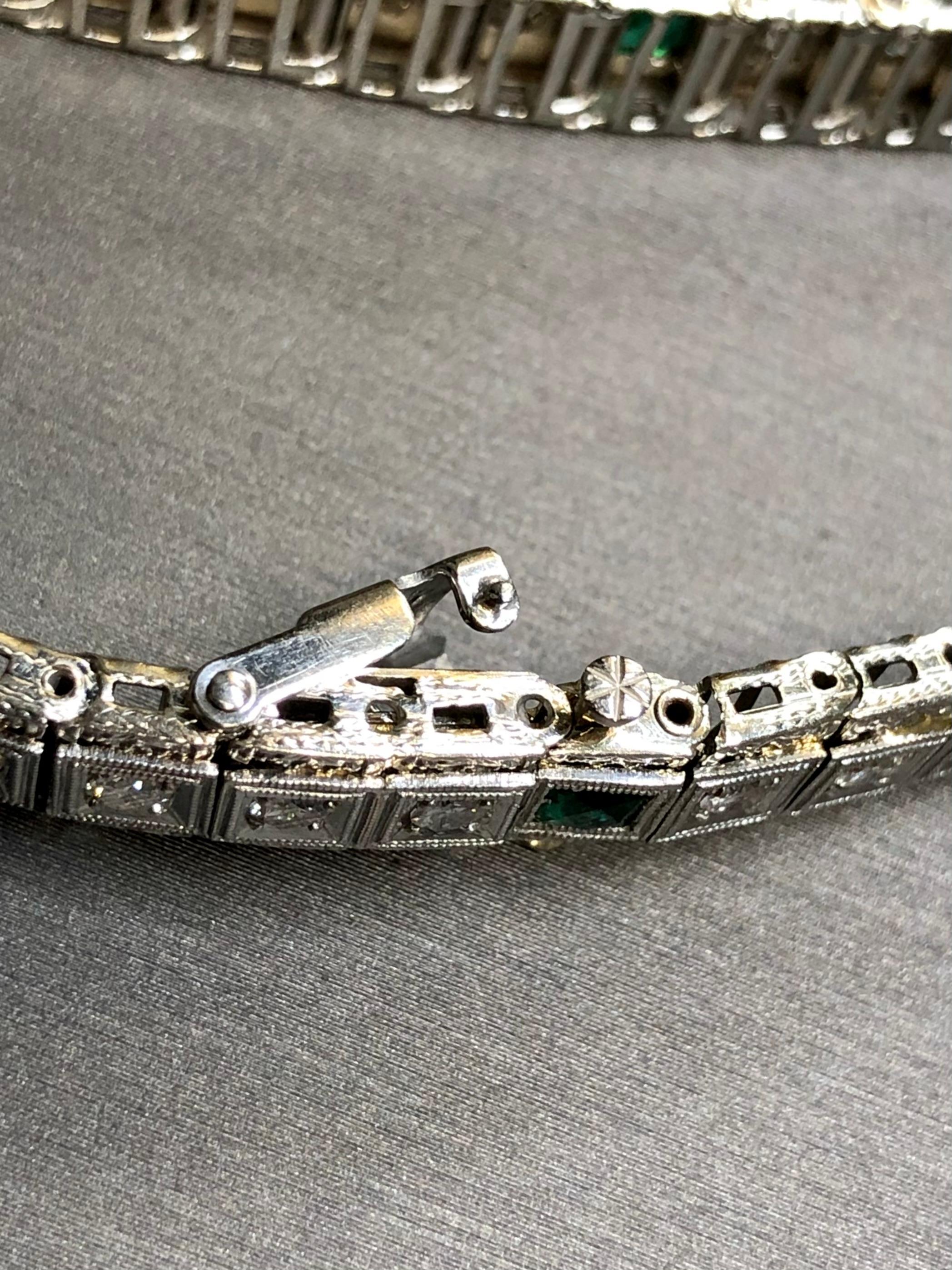 Antikes Deco 14K europäisches Diamant-Smaragd-Armband 7 im Angebot 2