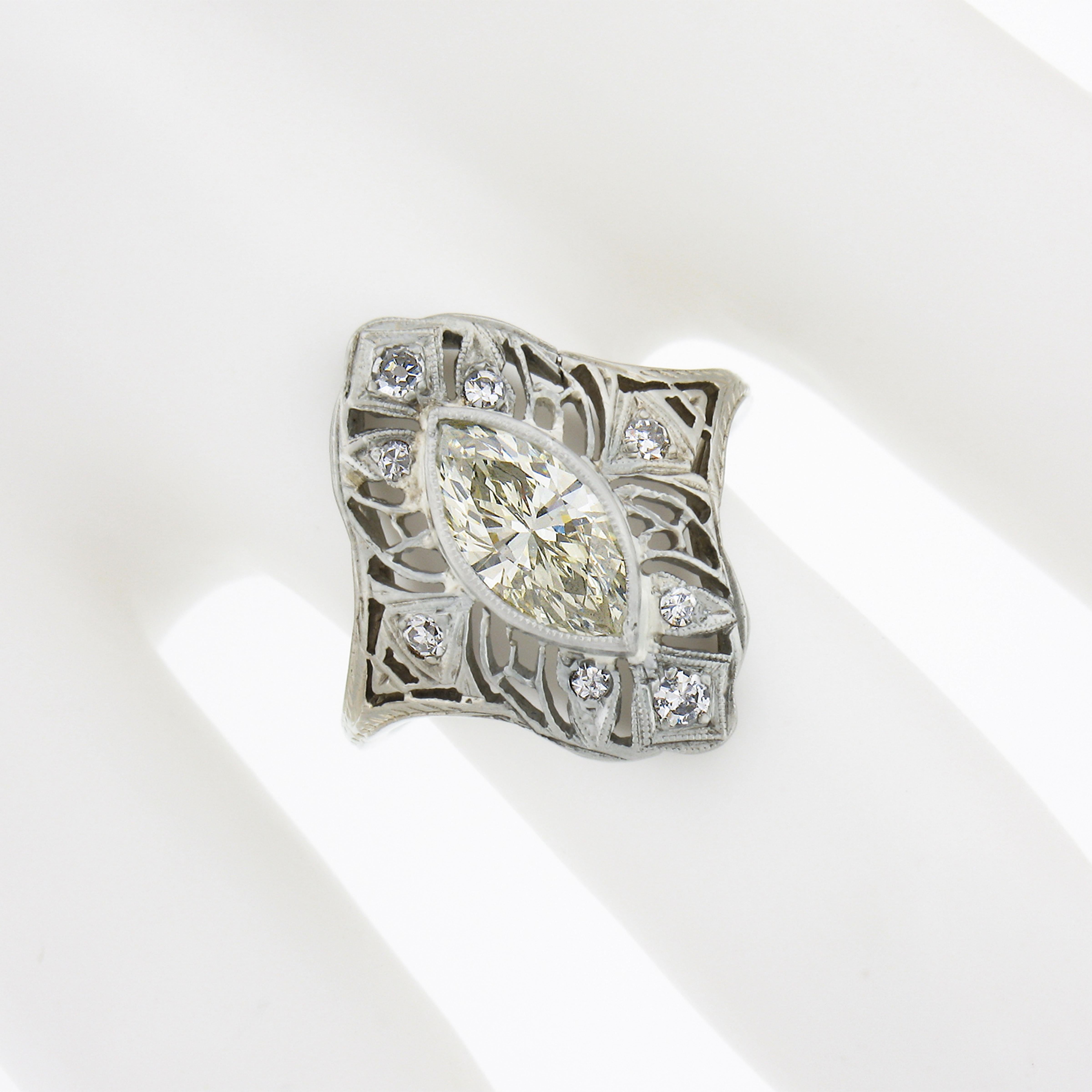 Antiker filigraner Verlobungsring aus 18 Karat Gold mit GIA-Lünette und Marquise-Diamant im Zustand „Gut“ in Montclair, NJ
