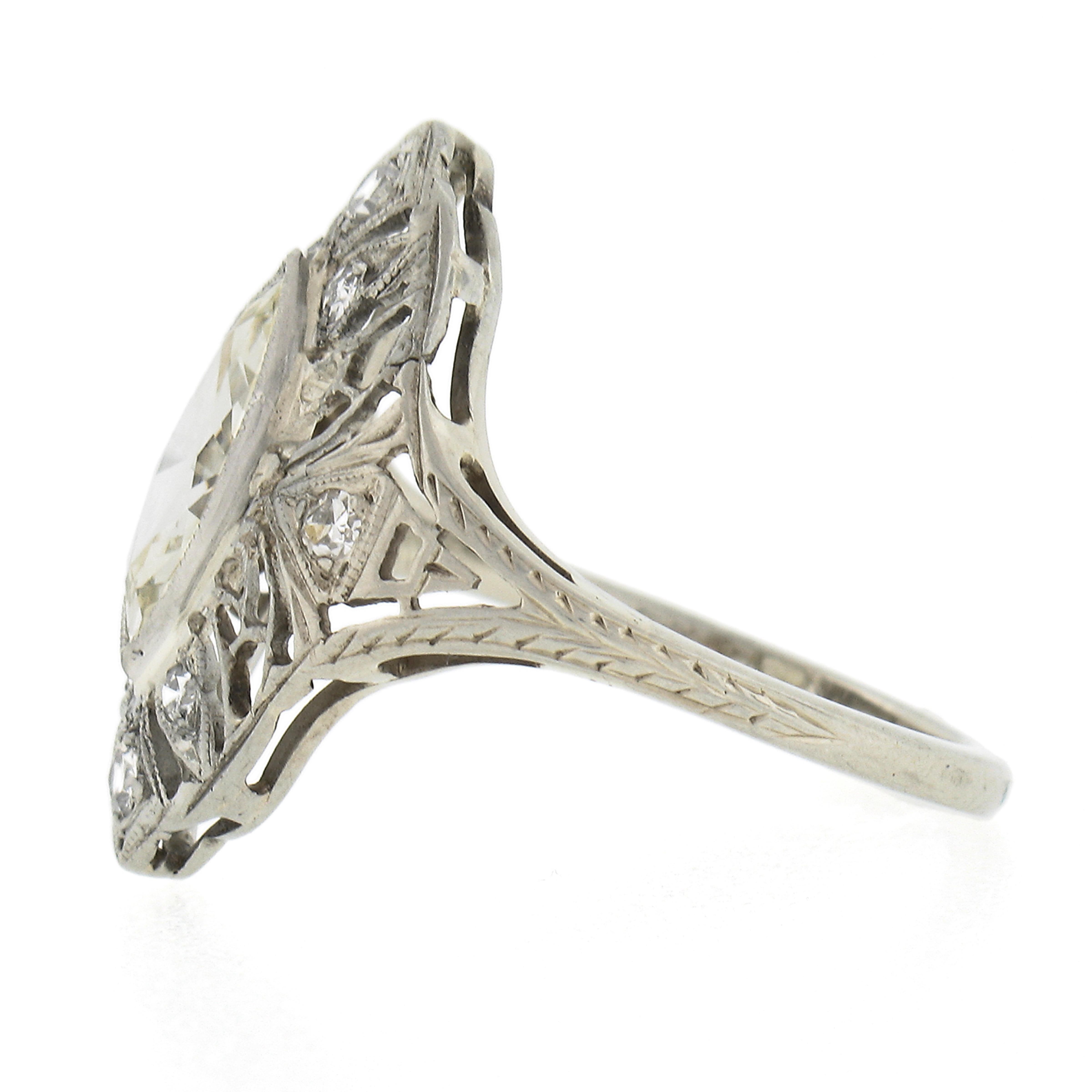 Antiker filigraner Verlobungsring aus 18 Karat Gold mit GIA-Lünette und Marquise-Diamant 1