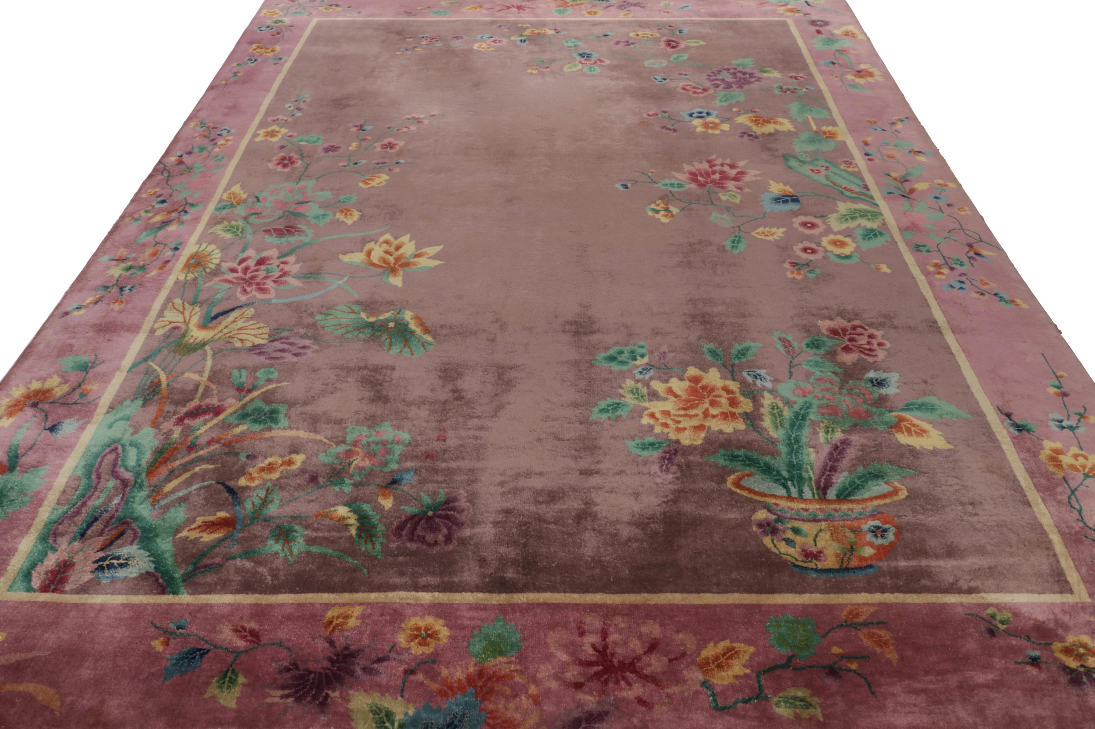 Alfombra china antigua de lana y seda púrpura de Rug & Kilim Chino en venta