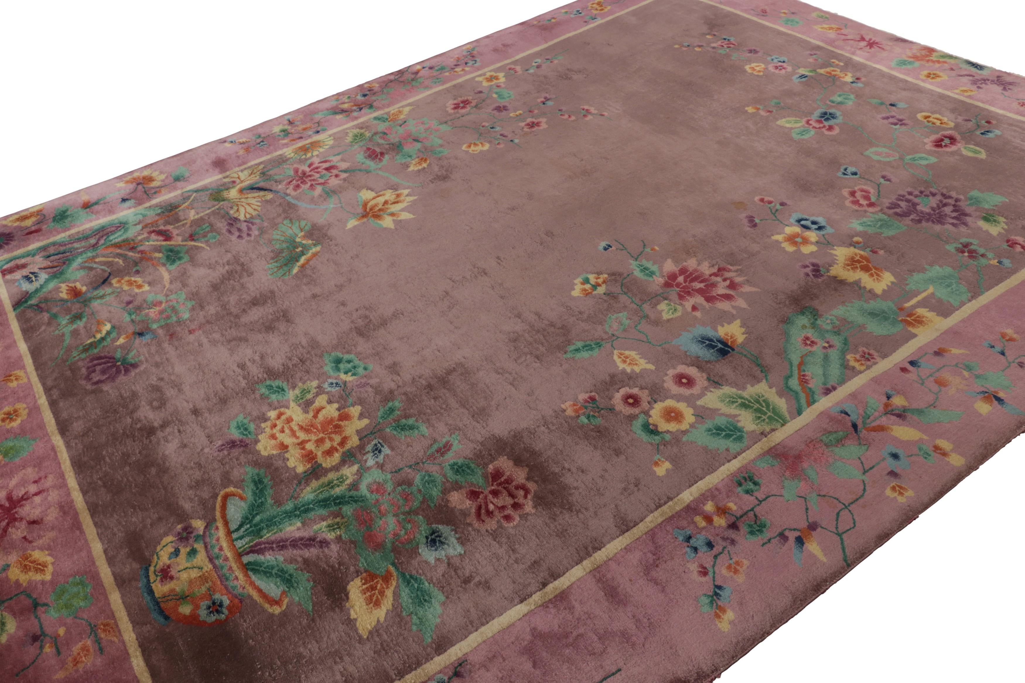 Alfombra china antigua de lana y seda púrpura de Rug & Kilim Anudado a mano en venta
