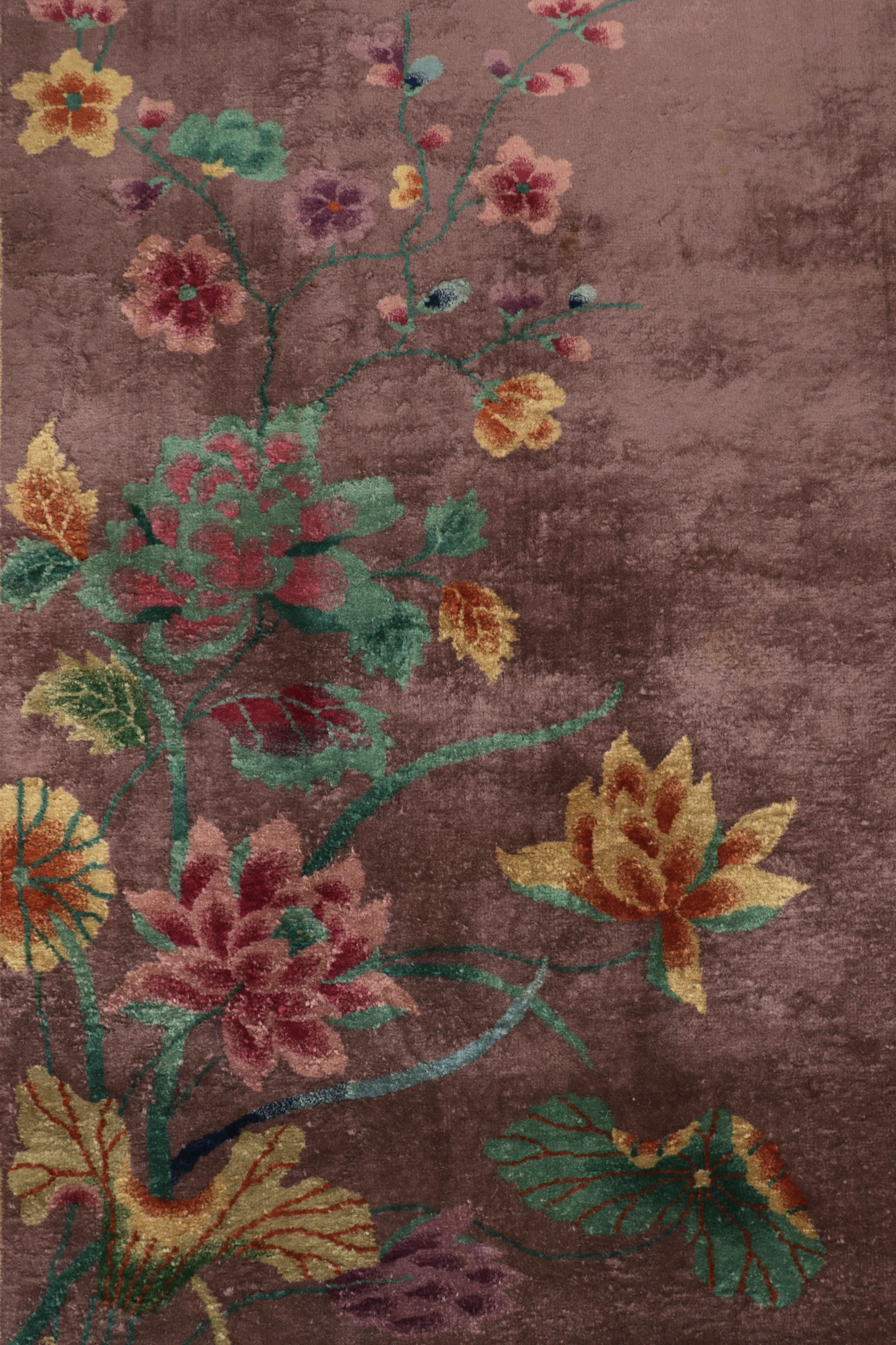 Alfombra china antigua de lana y seda púrpura de Rug & Kilim en Excelente estado para la venta en Long Island City, NY
