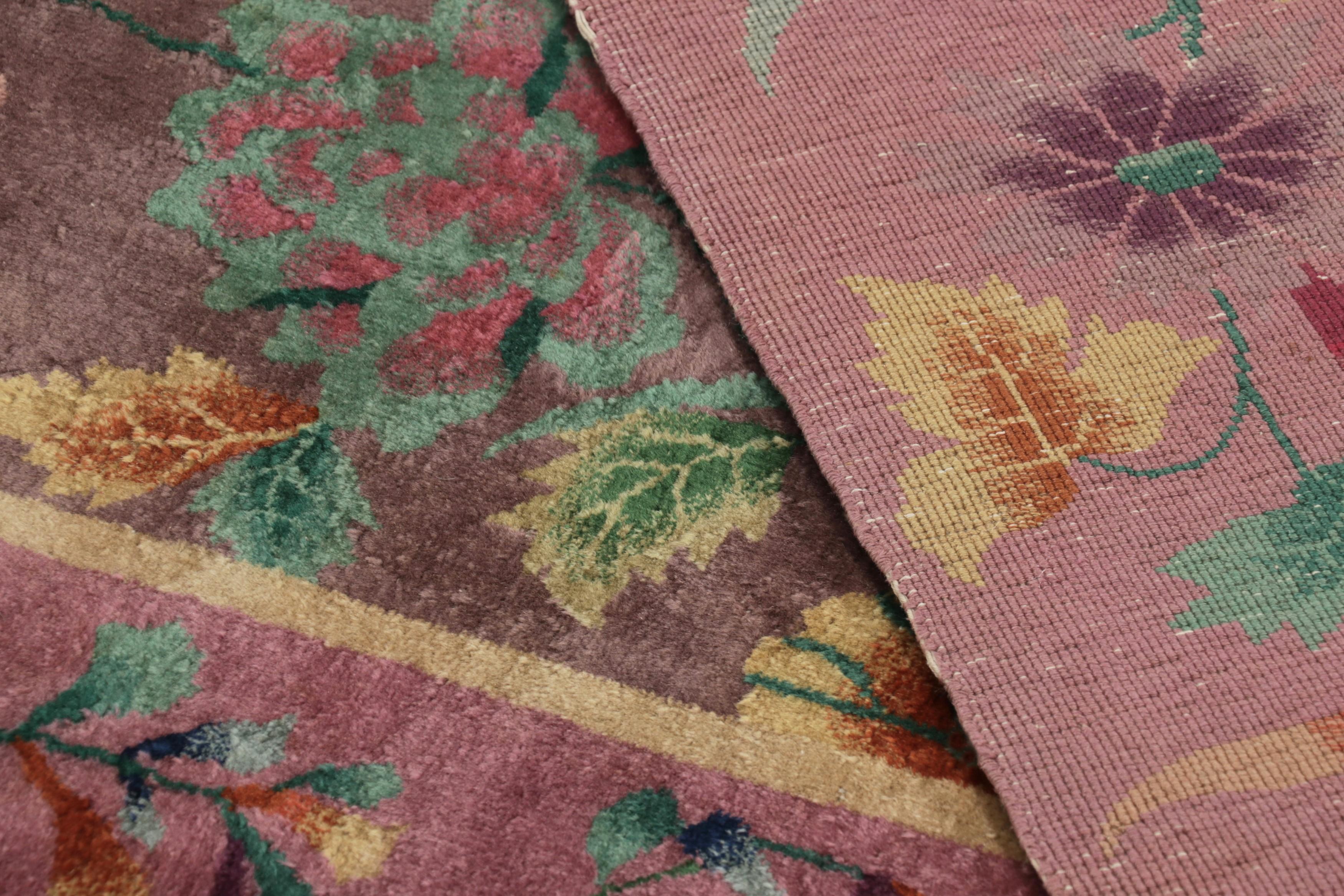 Alfombra china antigua de lana y seda púrpura de Rug & Kilim en venta 1