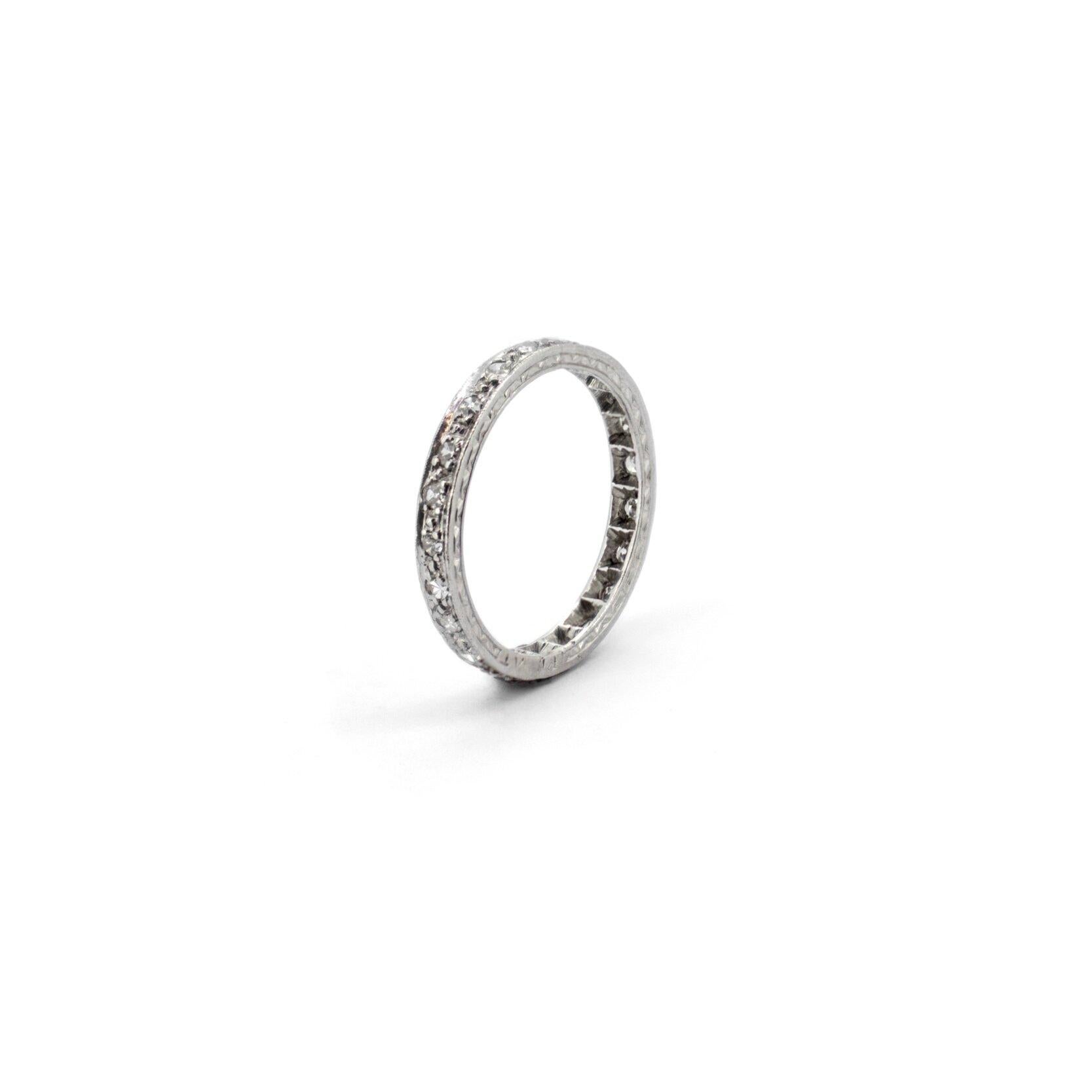 Antiker Deco-Diamant-Eternity-Ring aus Platin  (Art déco) im Angebot