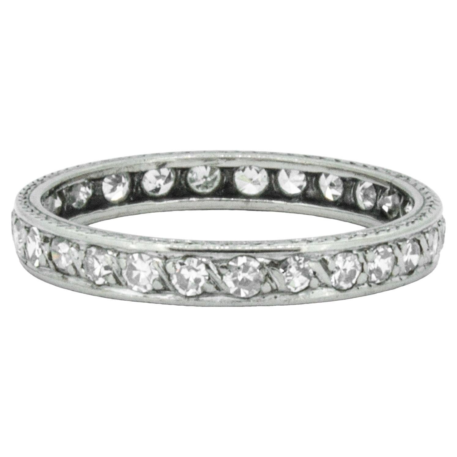 Antiker Deco-Diamant-Eternity-Ring aus Platin  im Angebot