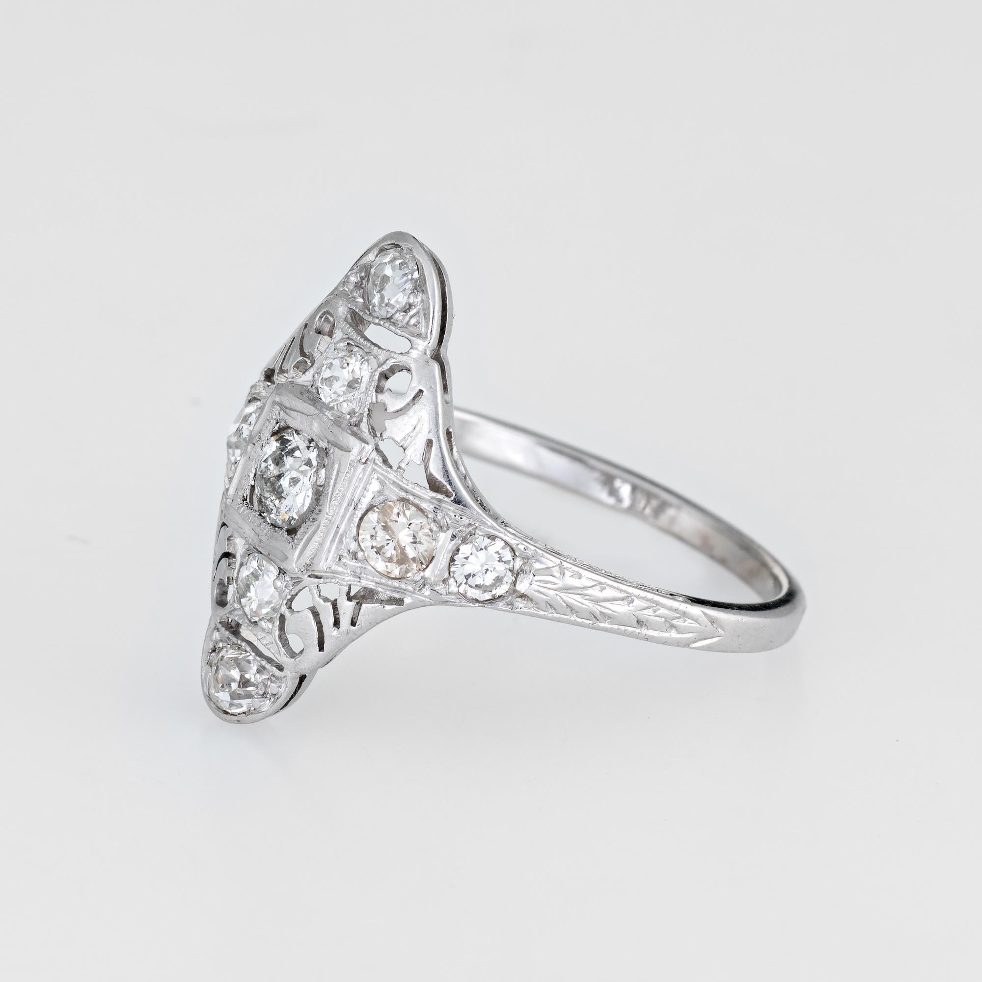 Taille vieille mine Bague de soirée déco ancienne en or 18 carats filigrane avec diamants et bouclier long en forme de bouclier en vente