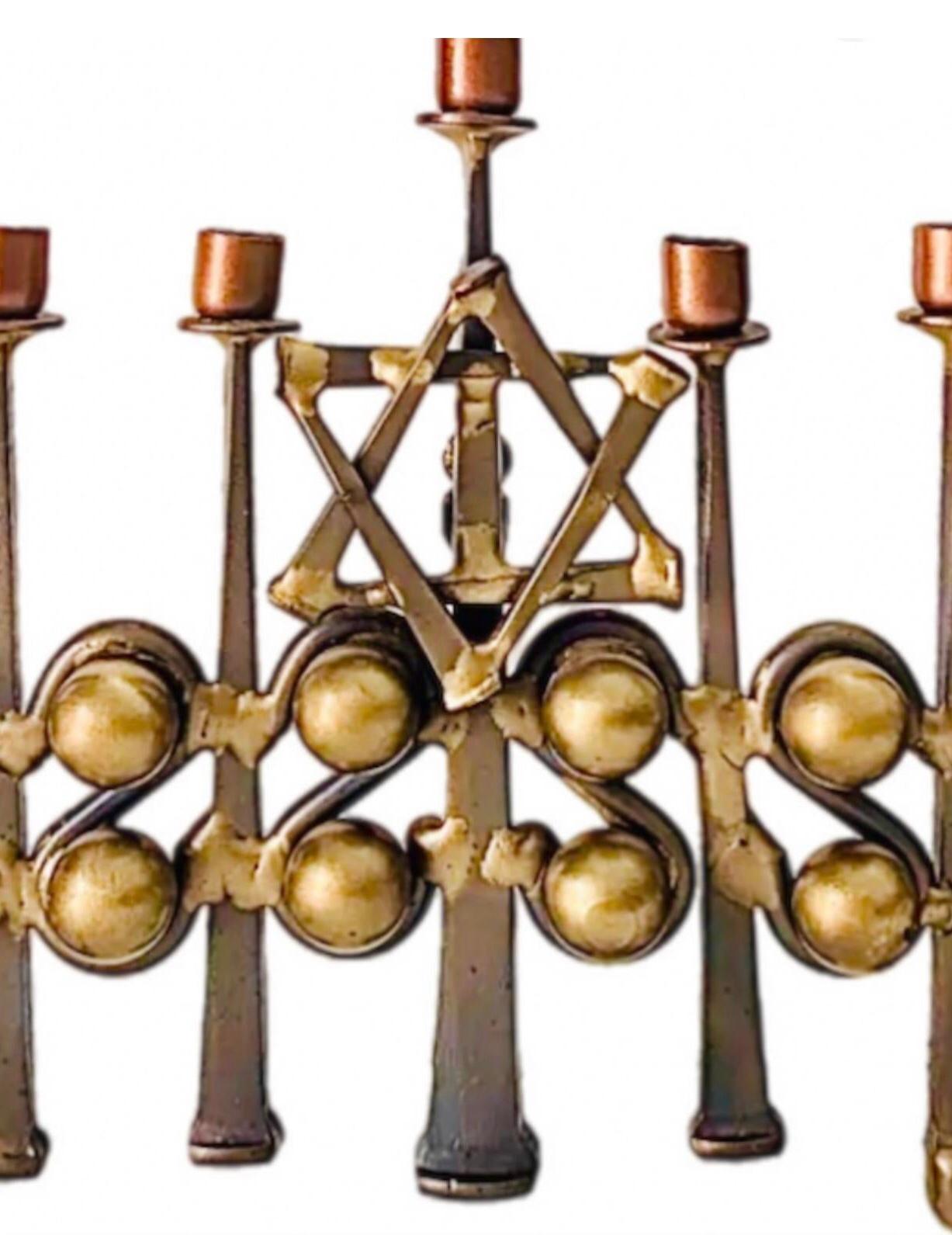 Art Déco Antica scultura Menorah in metallo misto artigianale Bauhaus, firmata in vendita