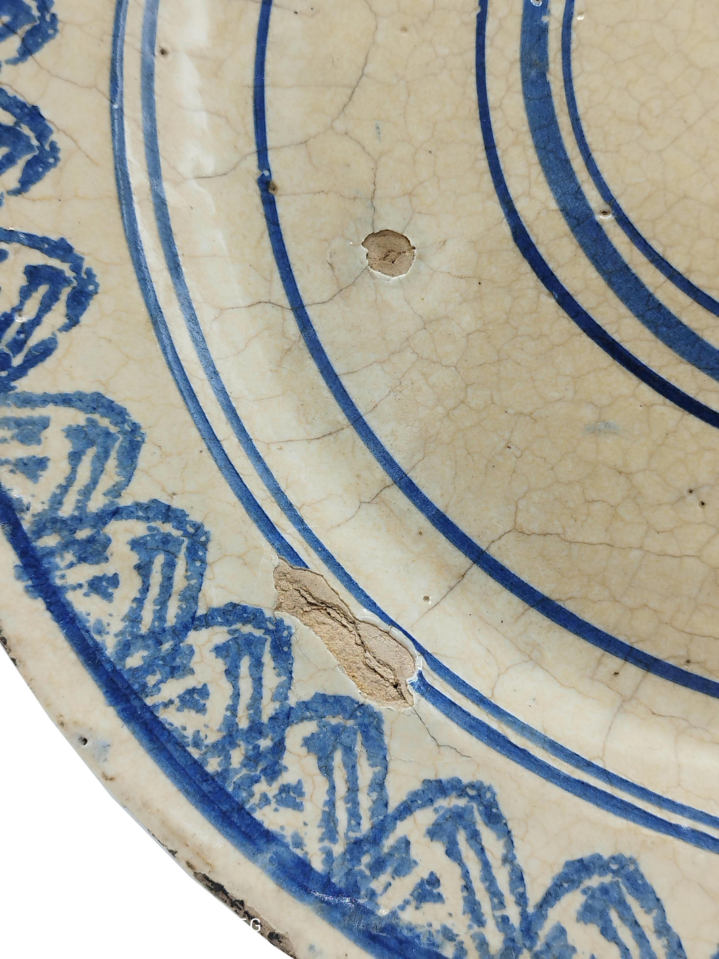 Antike verzierte Laterza-Keramikschale, Puglia, Italien 1800er Jahre (Moderne der Mitte des Jahrhunderts) im Angebot
