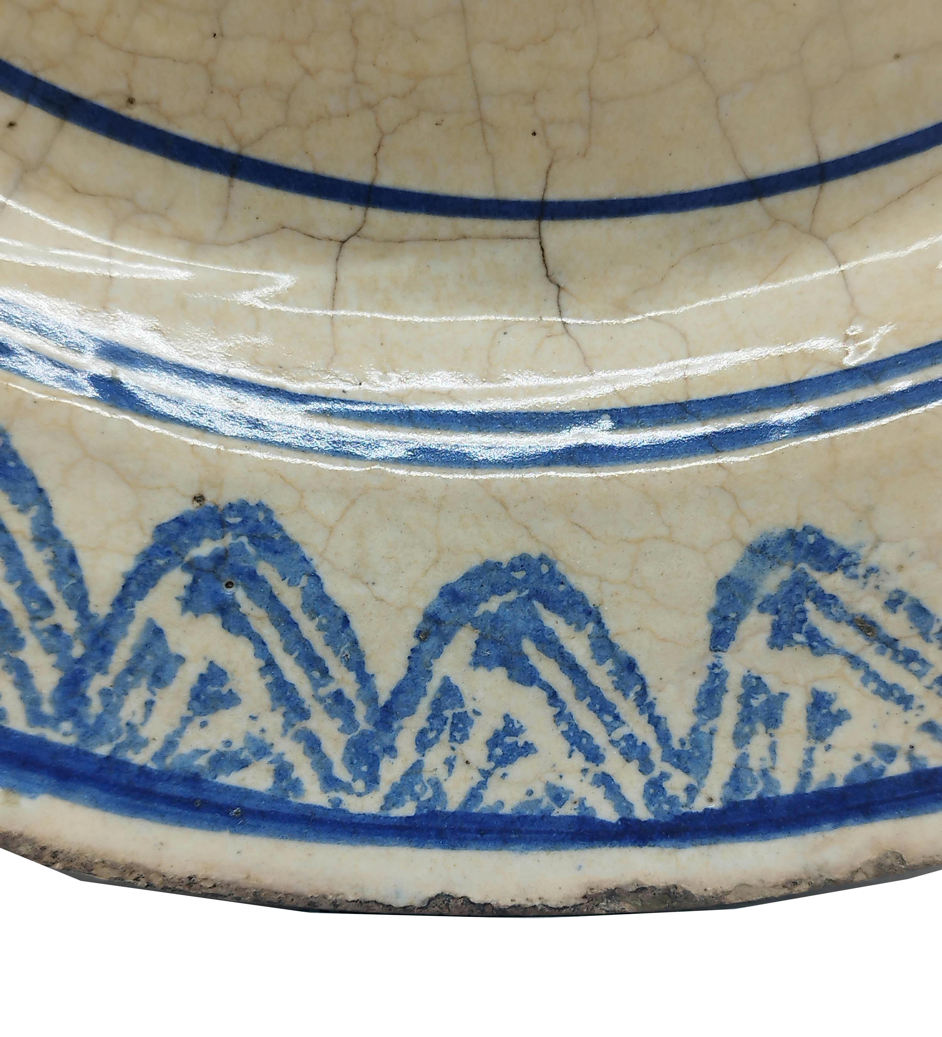 Antike verzierte Laterza-Keramikschale, Puglia, Italien 1800er Jahre (Spätes 19. Jahrhundert) im Angebot