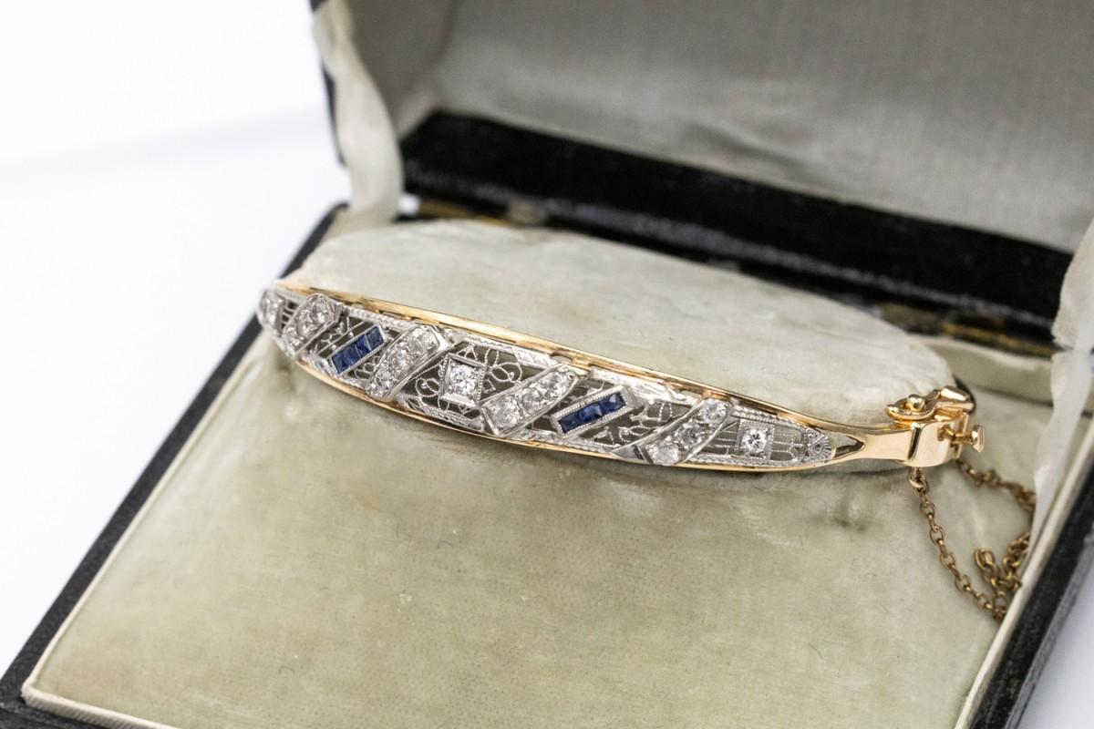 Antiguo brazalete decorativo de oro con diamantes, hacia 1920 Corte europeo antiguo en venta