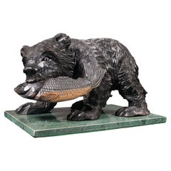 Ancienne figurine décorative d'ours en bois fruitier sculpté allemand, Forêt-Noire, Victorienne