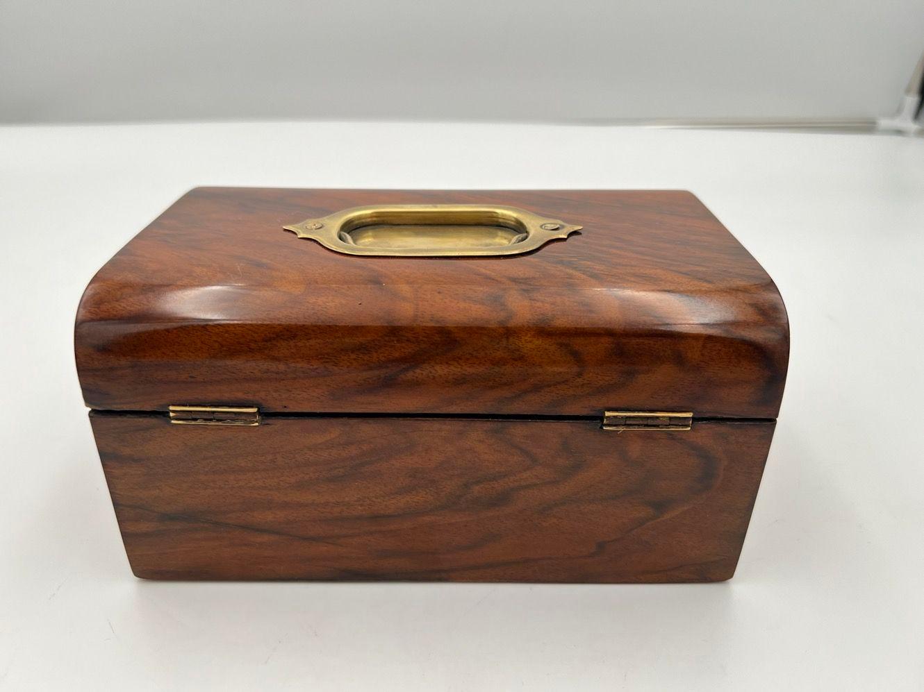 Antique Decorative Box, Walnut Veneer and Brass, South Germany, circa 1850 For Sale 4