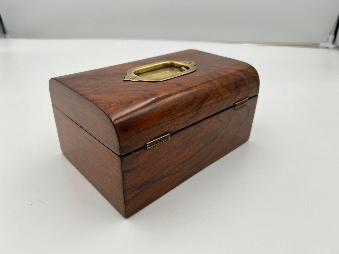 Antique Decorative Box, Walnut Veneer and Brass, South Germany, circa 1850 For Sale 2