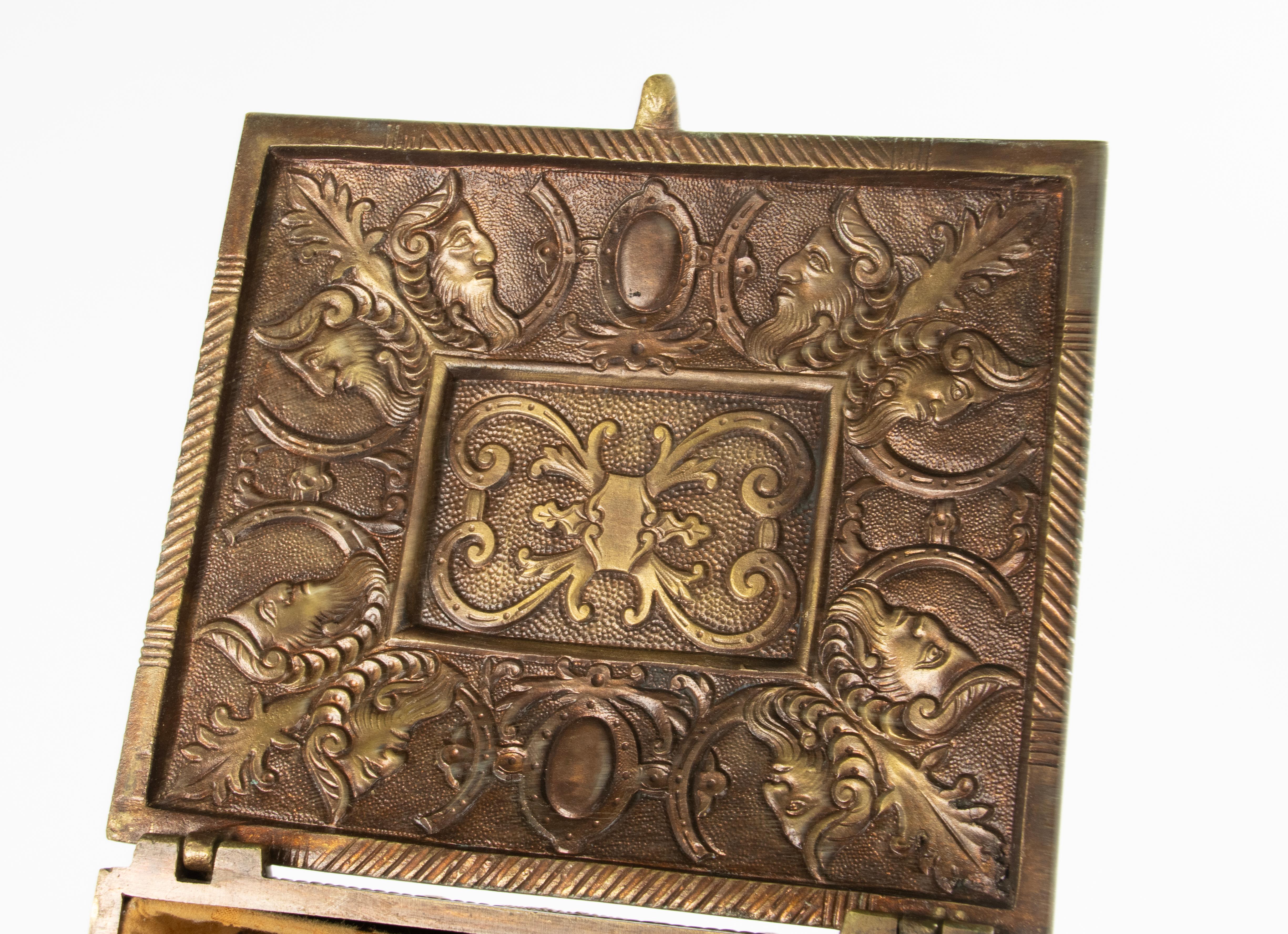 Antike dekorative Bronzeschachtel  im Angebot 7