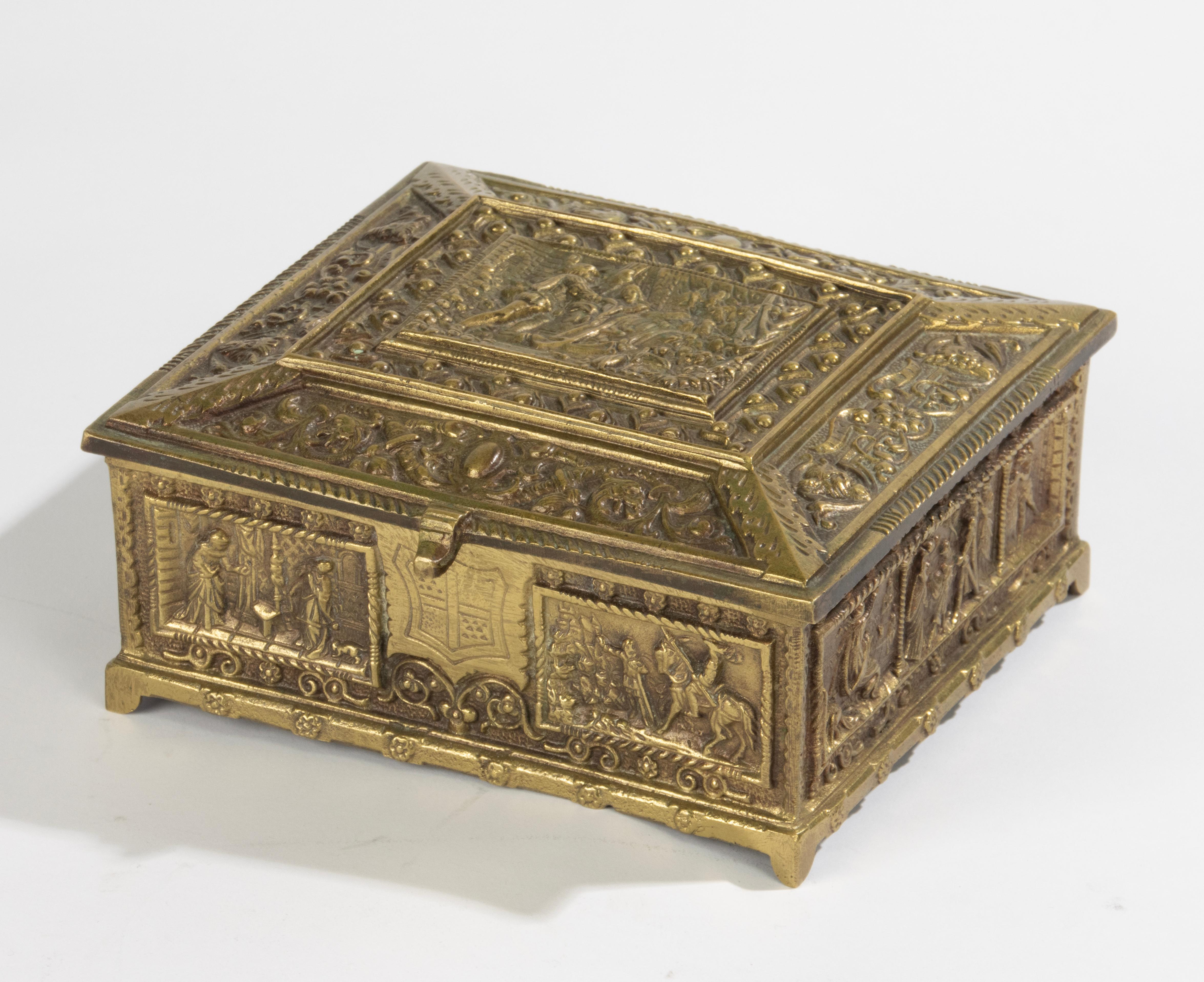 A nice antique bronze box, with beautiful Renaissance style scenes. The box is in good condition. Beautiful color and old patina.
Estimated age and origin: Belgium, circa 1910.
Dimensions: 17.5 x 16 cm and 8 cm high.
Free shipping worldwide