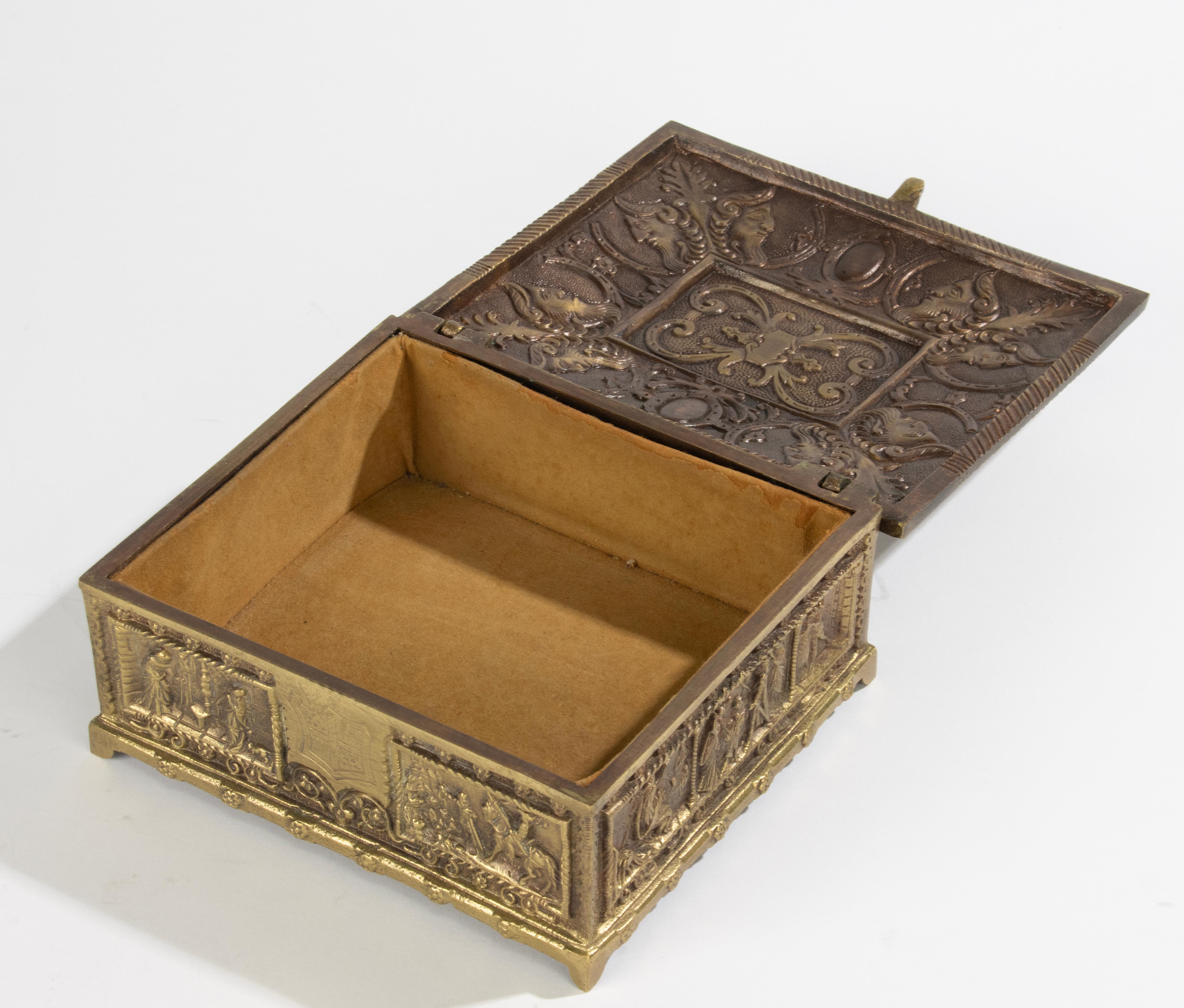 Antique Decorative Bronze Box  For Sale 1
