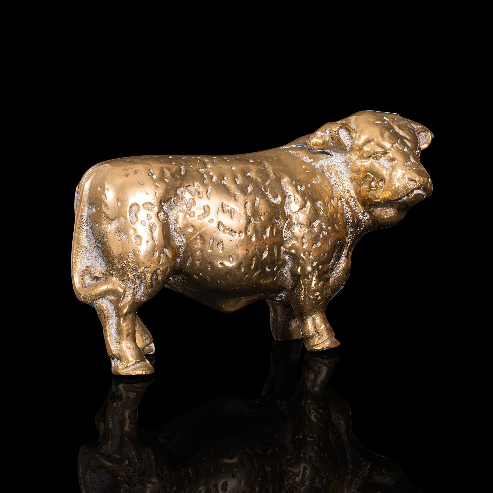 Britannique Figure de taureau décorative ancienne, anglaise, laiton, bureau, statue d'exposition victorienne en vente