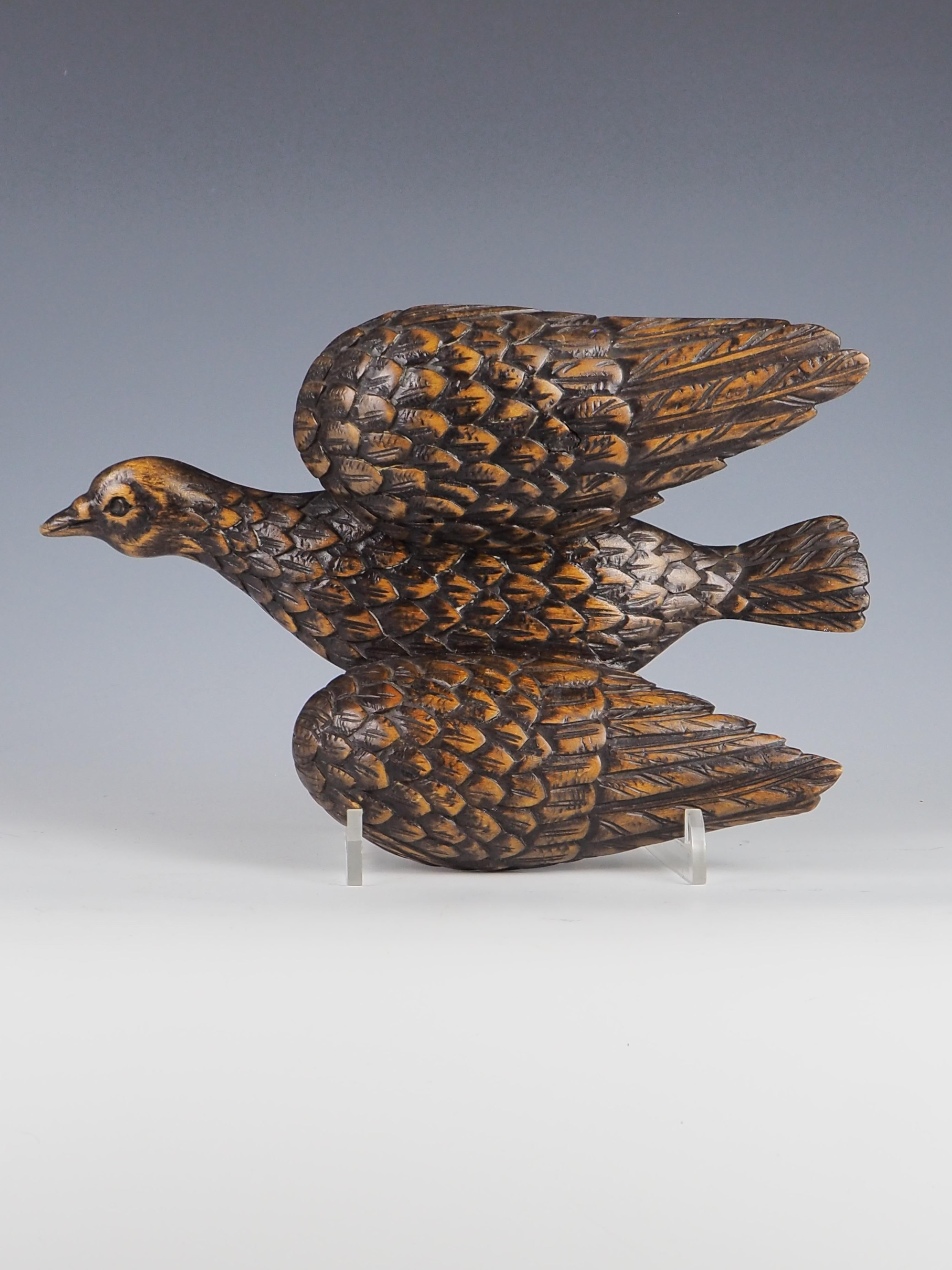 Antique Decorative Carved Bird In Good Condition For Sale In Lincoln, GB