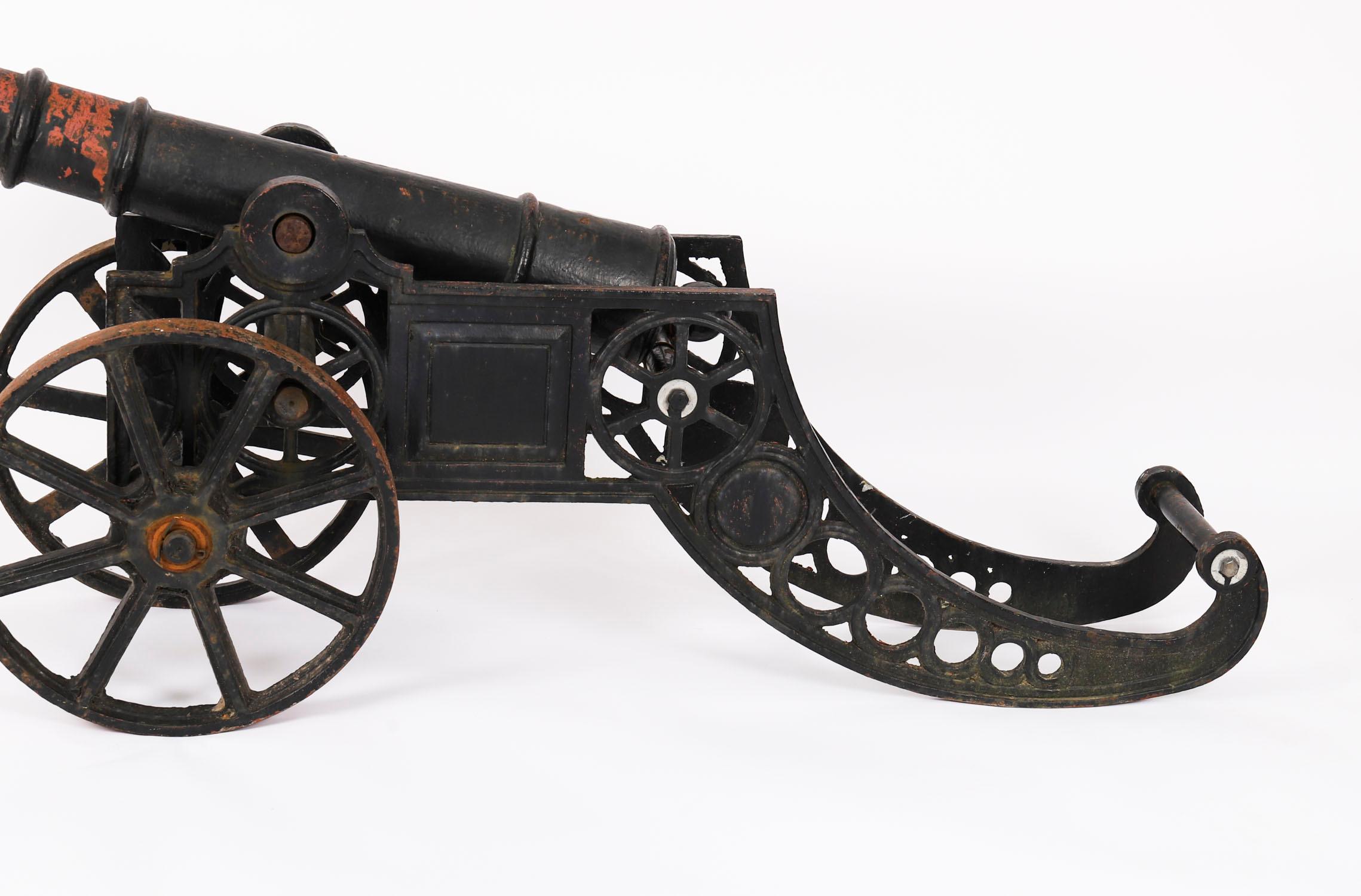 Ancien canon décoratif en fonte du début du 20ème siècle en vente 5
