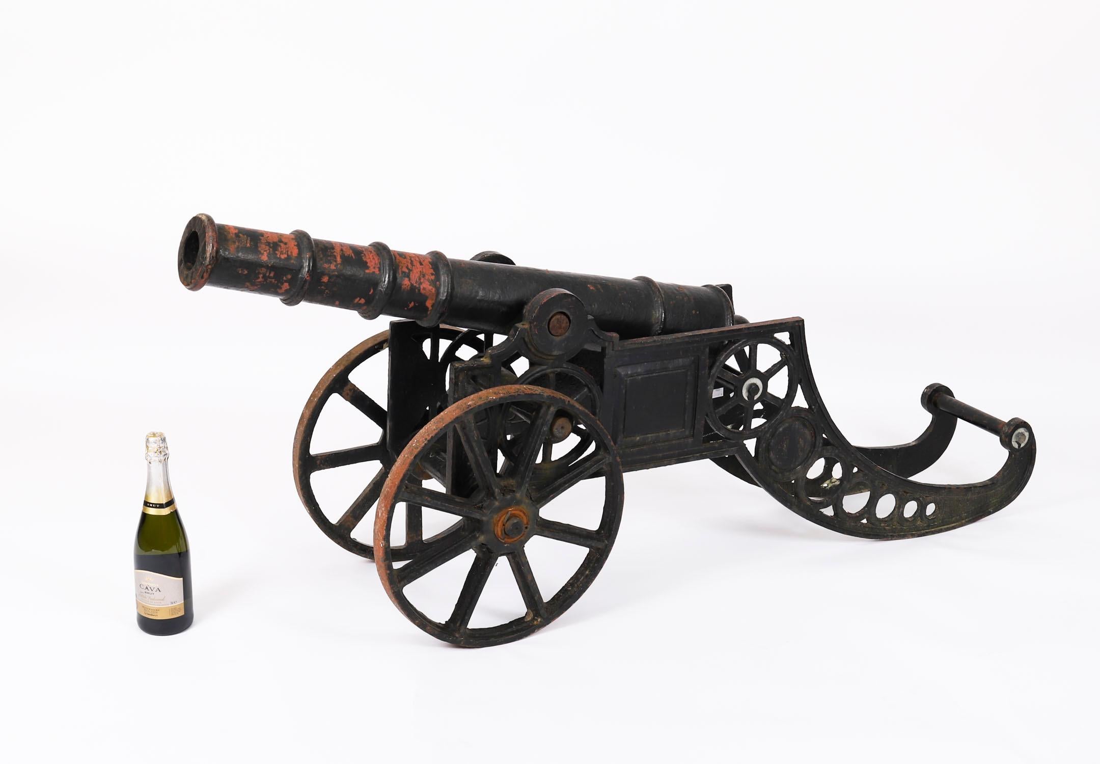Ancien canon décoratif en fonte du début du 20ème siècle en vente 7