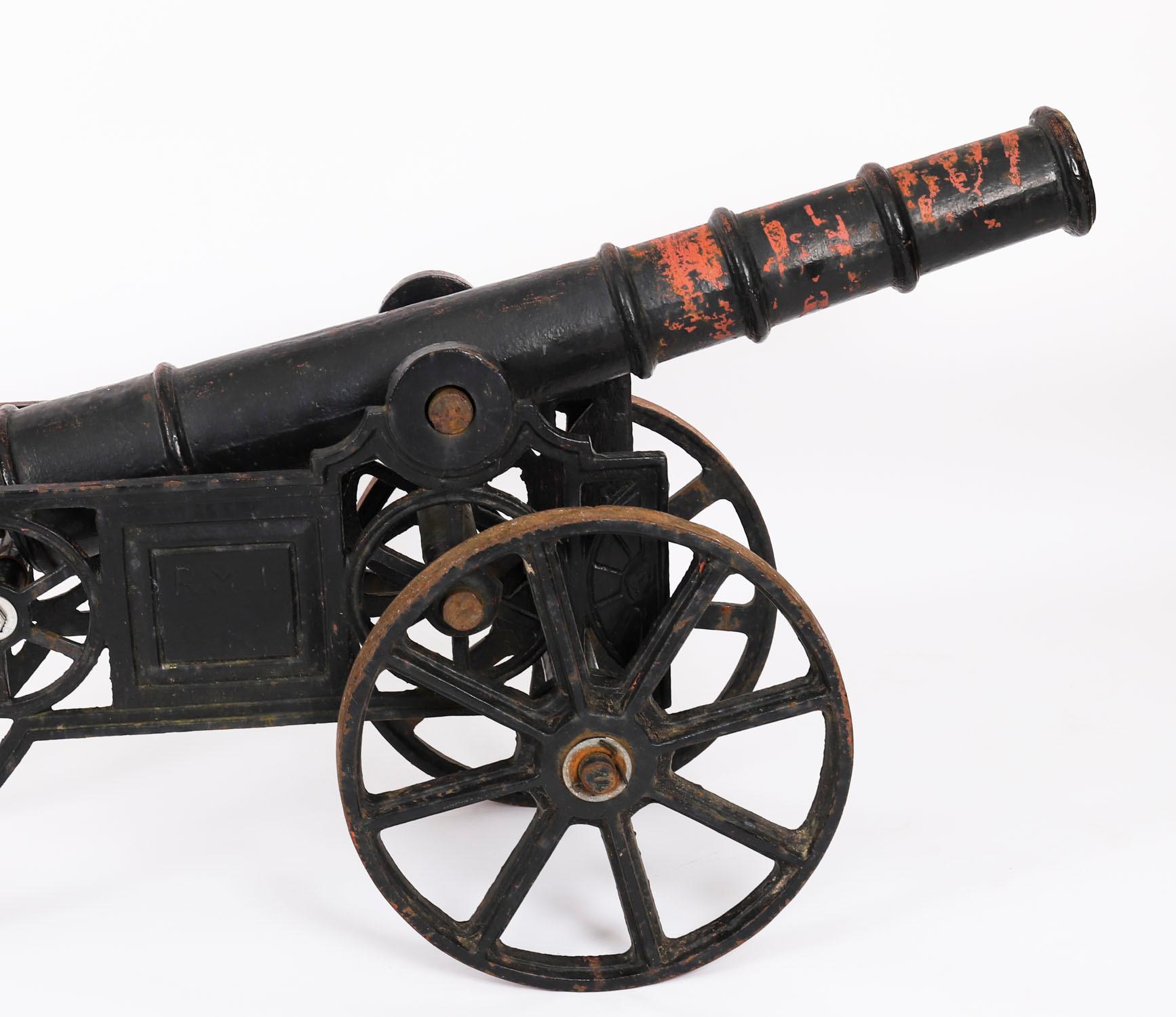 Fer Ancien canon décoratif en fonte du début du 20ème siècle en vente