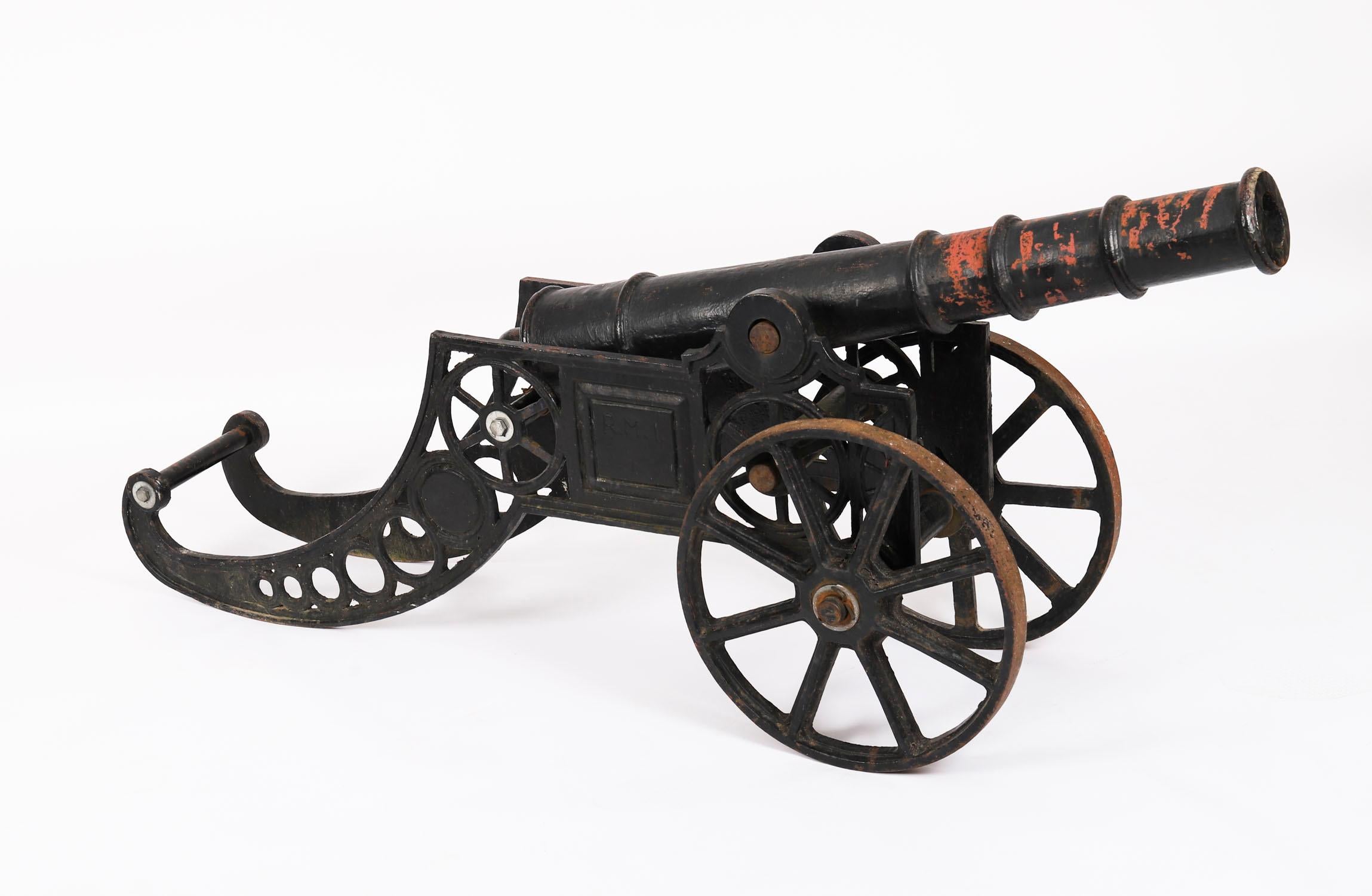 Ancien canon décoratif en fonte du début du 20ème siècle en vente 1