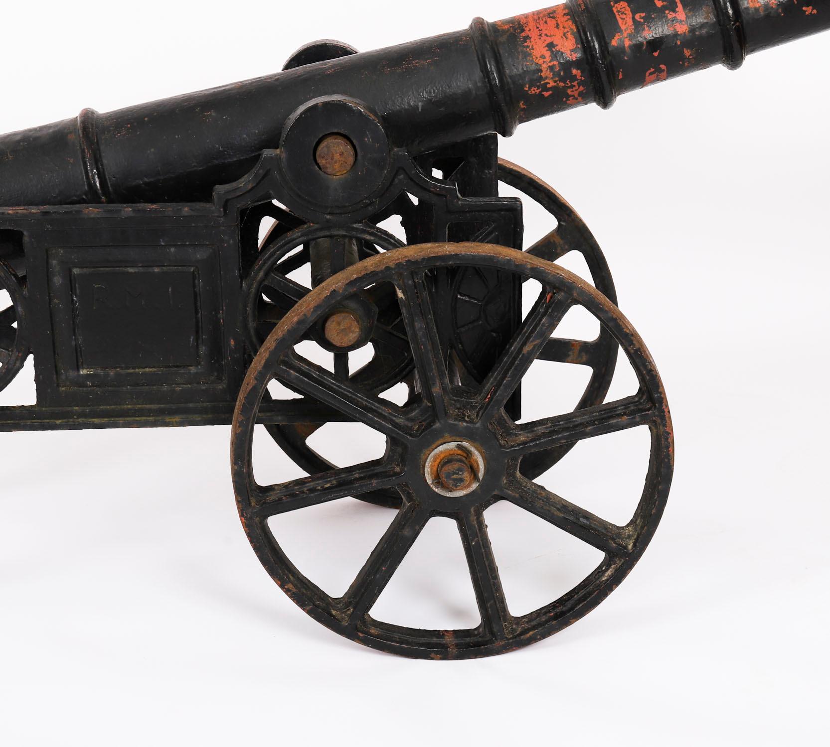 Ancien canon décoratif en fonte du début du 20ème siècle en vente 3