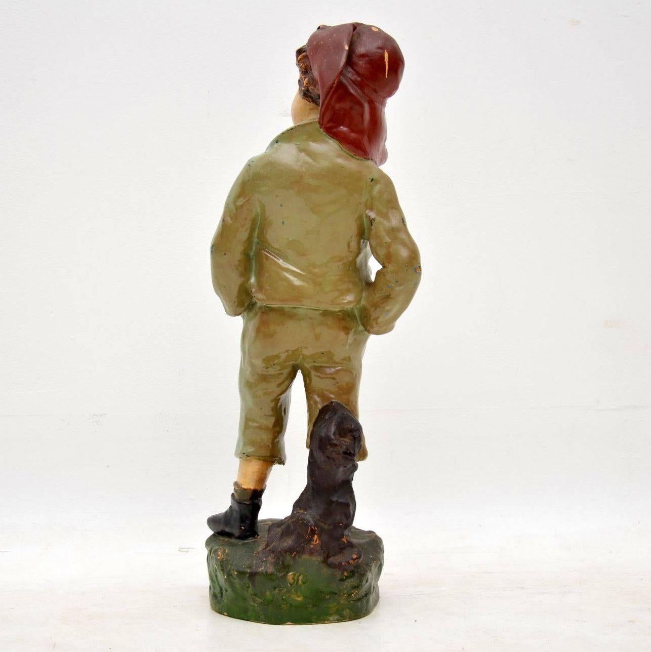 Francese Antica figura decorativa in gesso di un ragazzo in vendita