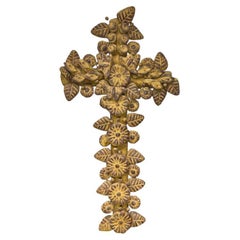 Croix décorative ancienne avec motif de fleurs et de papillons - début du 20e siècle