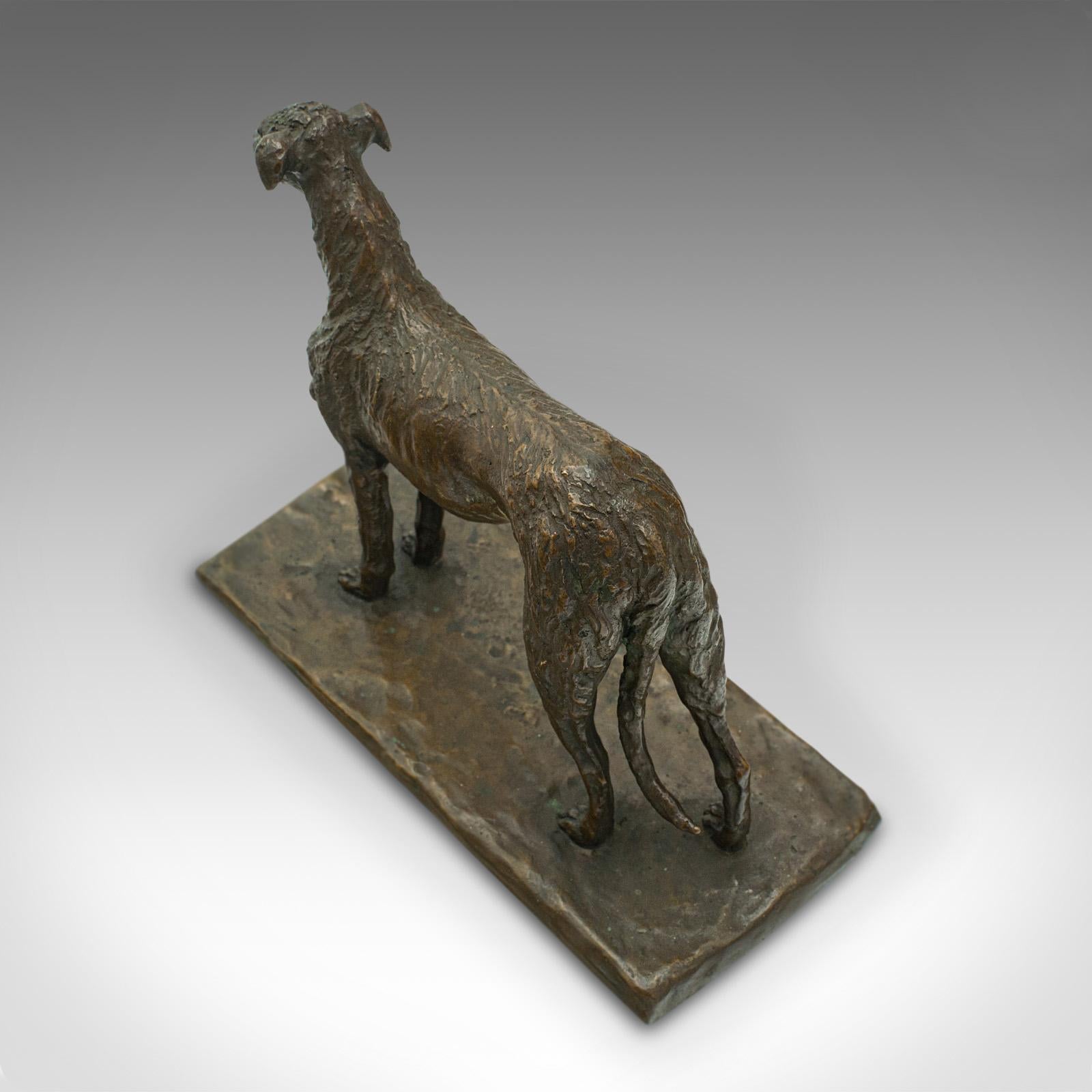 Figure décorative ancienne de chien en bronze autrichienne, chien viennois Borzoi, époque victorienne en vente 4
