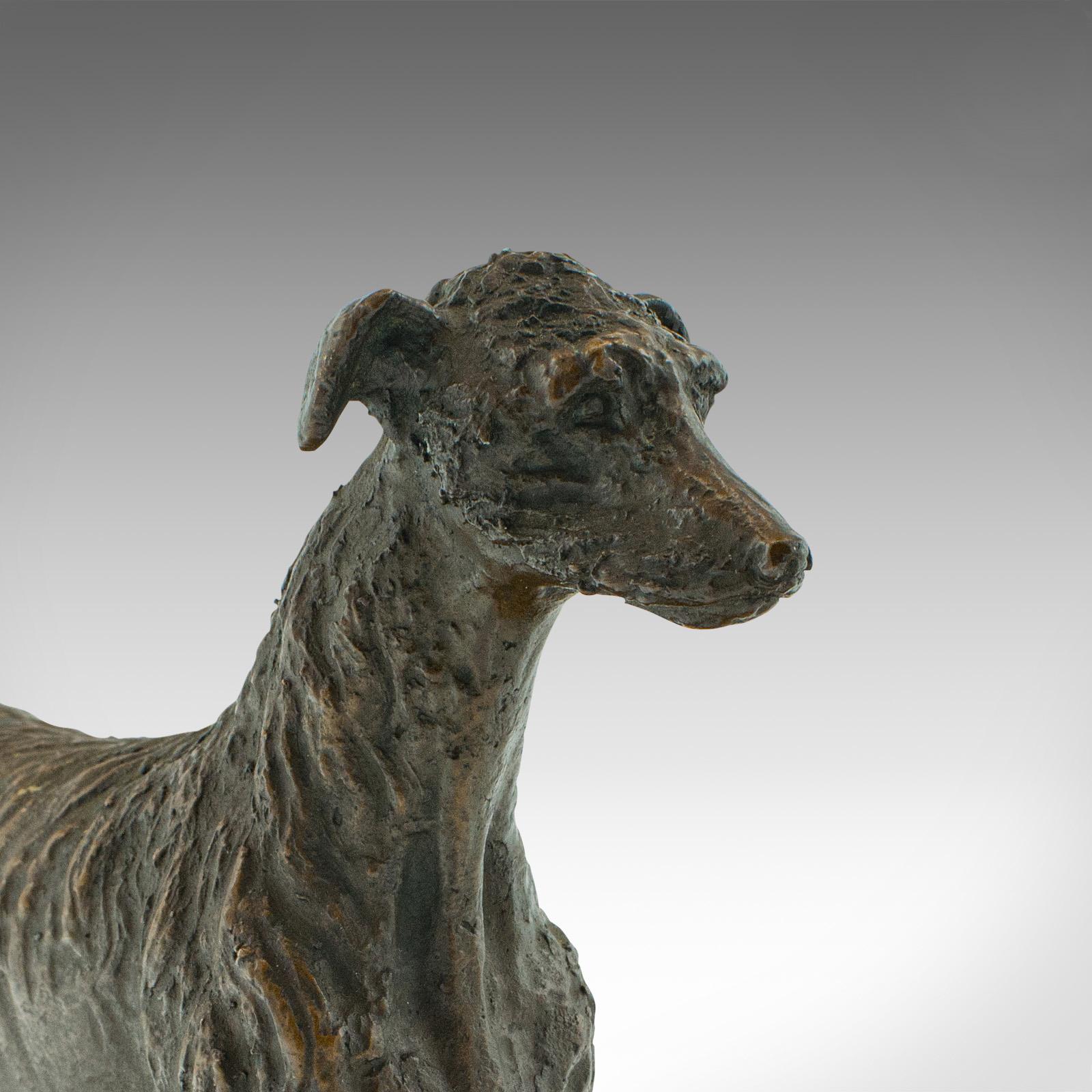 Bronze Figure décorative ancienne de chien en bronze autrichienne, chien viennois Borzoi, époque victorienne en vente
