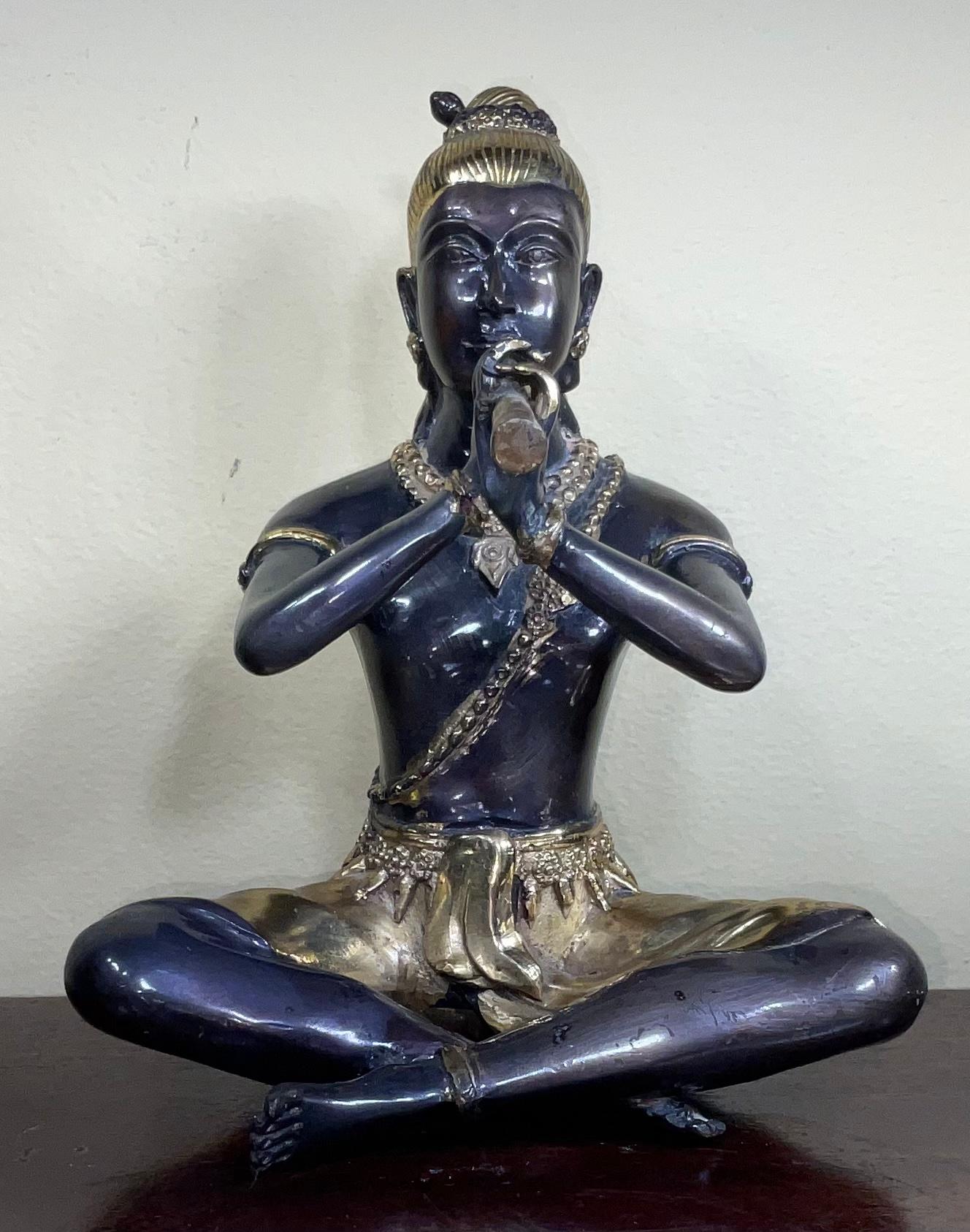 Oriental sculpture figure statue made of bronze Study of a musician, beautiful facial expression with two tone of patina gray and gold, solid bronze .
Great object of art for display.