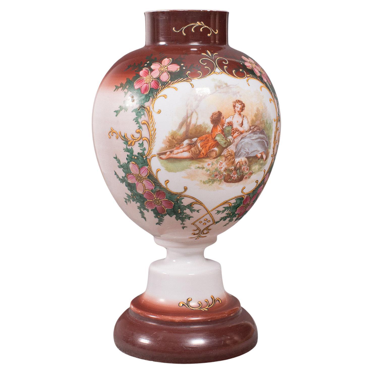 Antike dekorative Blumenvase, kontinental, Milchglas, Balusterurne, viktorianisch