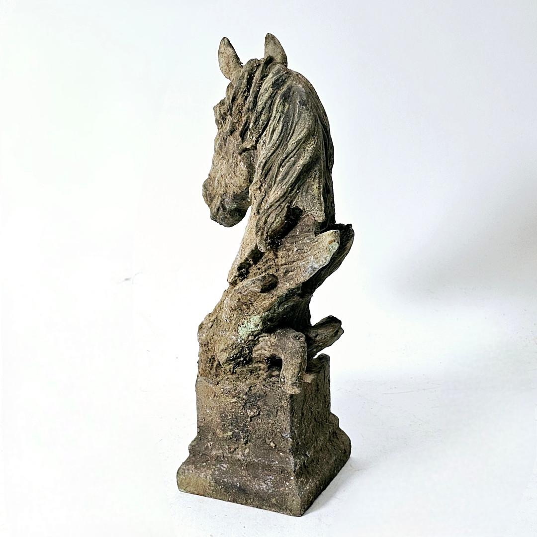 Beautifully created antique horse head figurine with a great balance of harmony, it portrays the beauty of the inner world through love and beauty.
This unique art piece is a great chance to bring your office, home decor, and interior the eternal