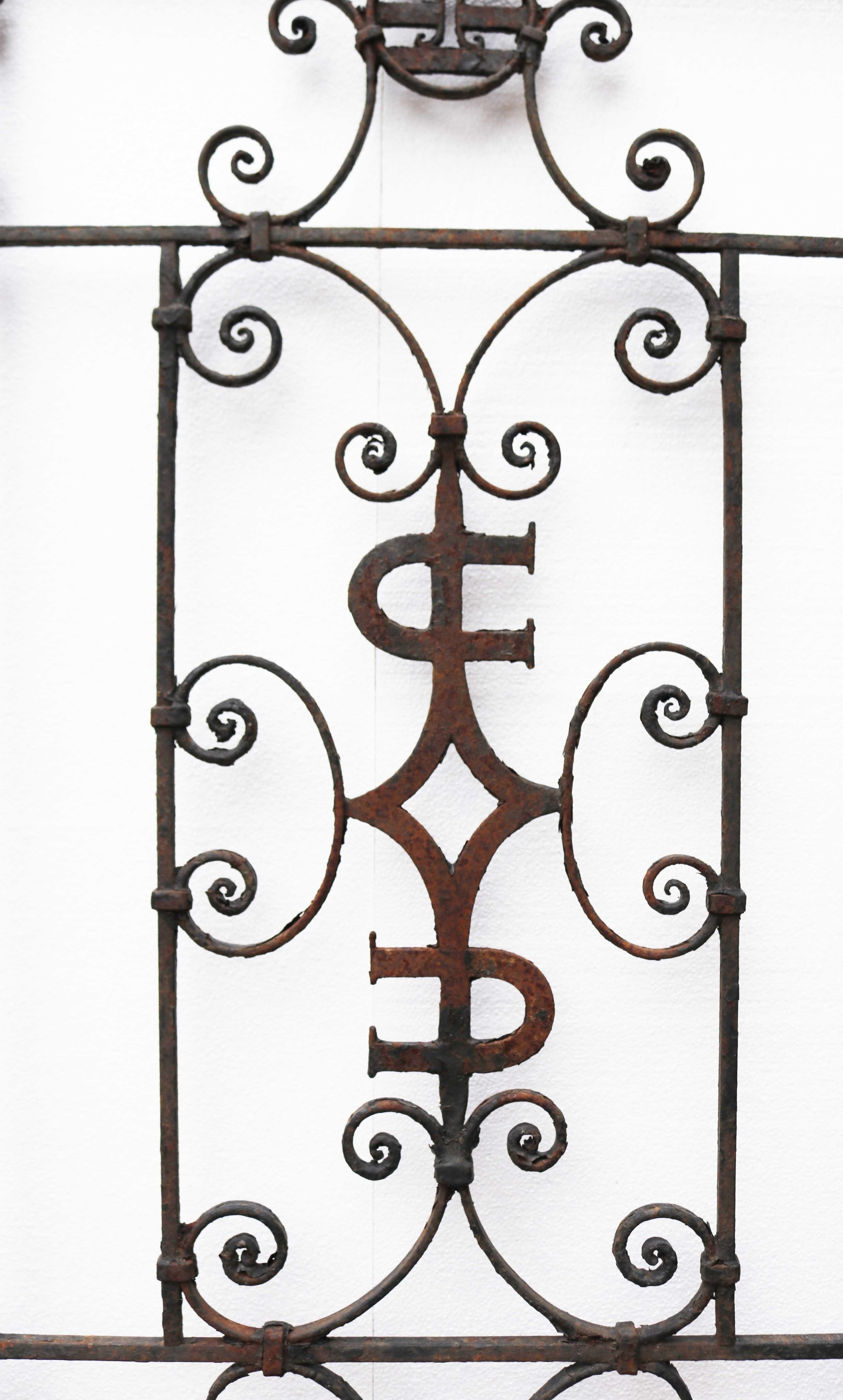 Antique Decorative Iron Garden Gate In Good Condition For Sale In Wormelow, Herefordshire