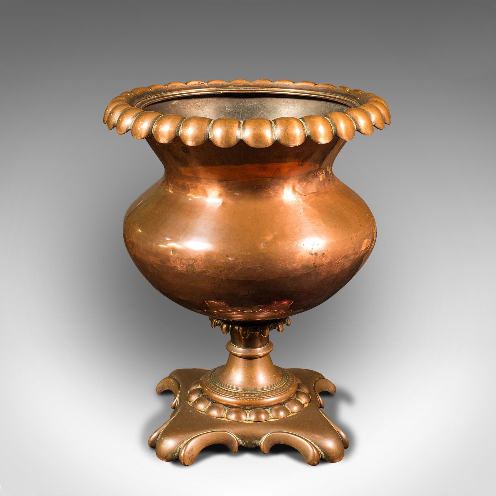 This is an antique decorative jardiniere. An English, copper planter urn with Art Nouveau taste, dating to the late Victorian period, circa 1900.

Flourishes of natural forms accentuate in the Art Nouveau manner
Displays a desirable aged patina