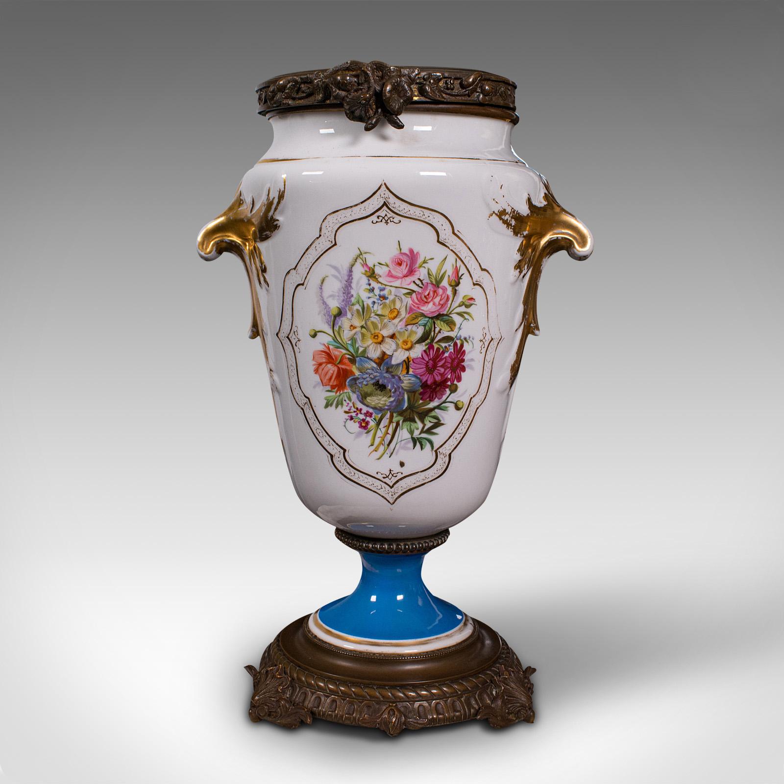 This is an antique decorative jardiniere. A French, ceramic and gilt metal display planter or vase, dating to the late Victorian period, circa 1900.

Attractive display jardiniere with appealing French taste
Displays a desirable aged patina and in