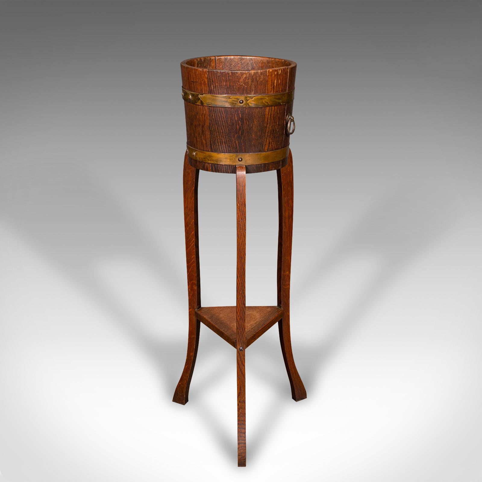 Arts and Crafts Ancien Stand de jardinière décorative, anglais, Oak Coopered, Planter, Circa 1920 en vente