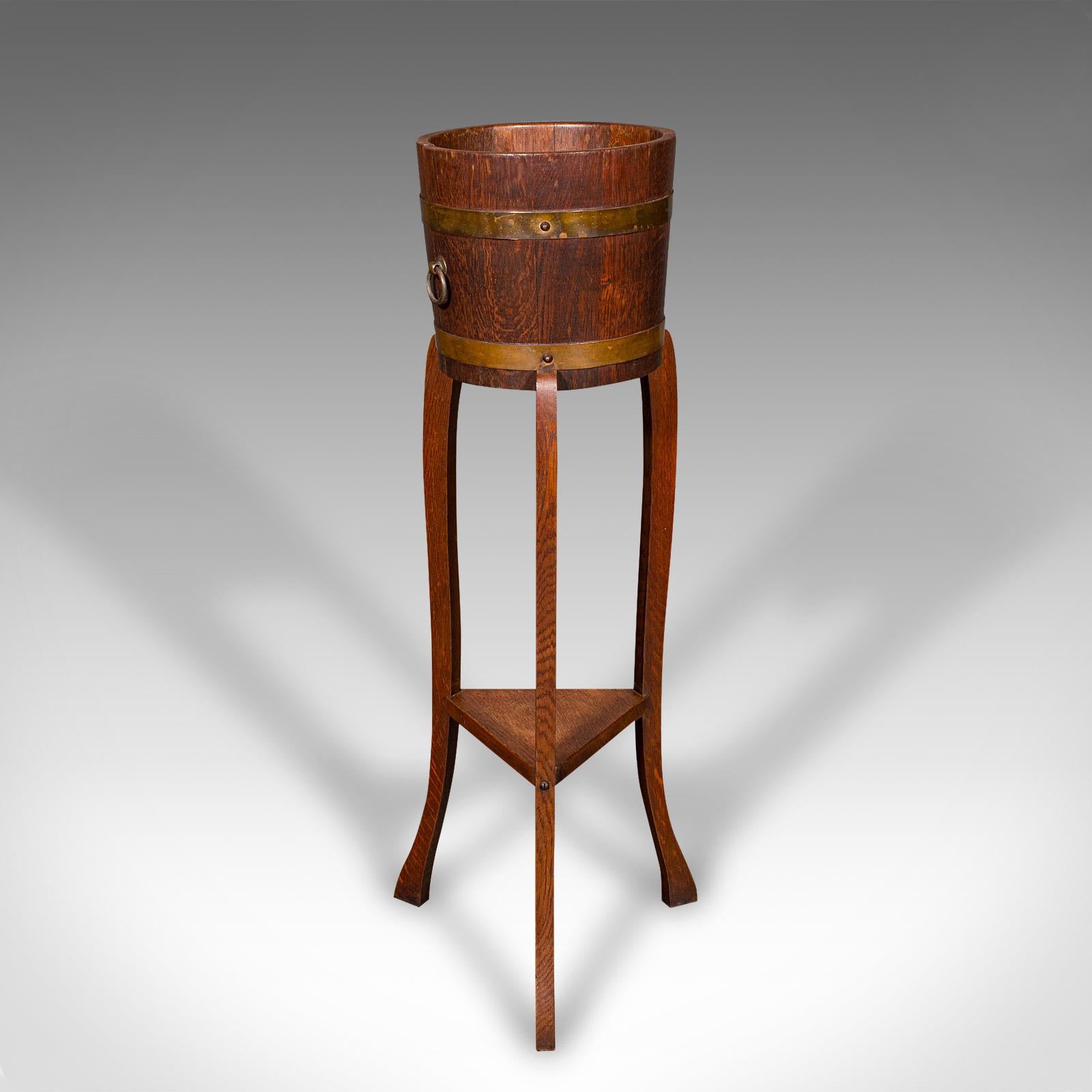 Ancien Stand de jardinière décorative, anglais, Oak Coopered, Planter, Circa 1920 Bon état - En vente à Hele, Devon, GB