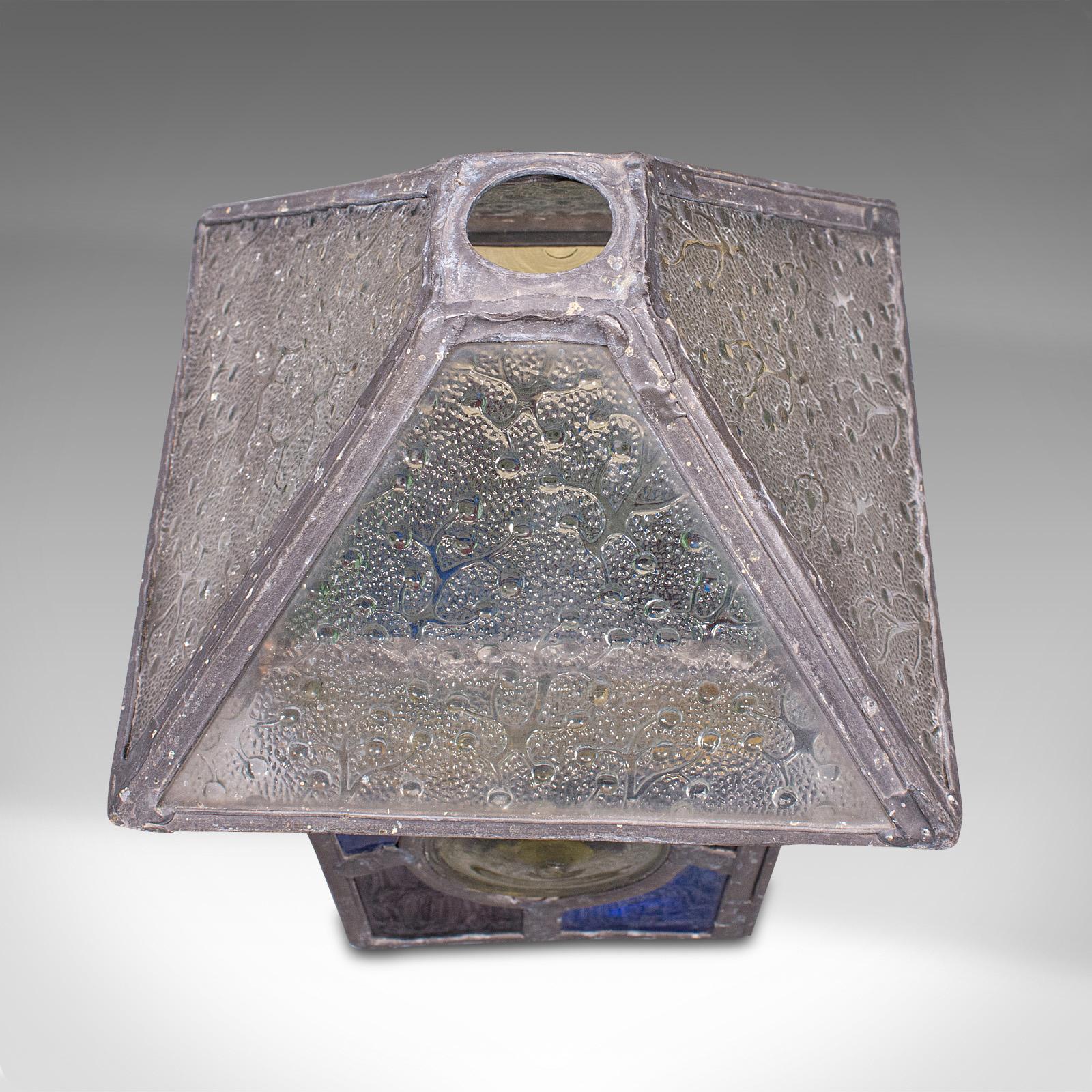 Lanterne décorative anglaise à capuche ancienne, en verre teinté, abat-jour, style victorien en vente 2