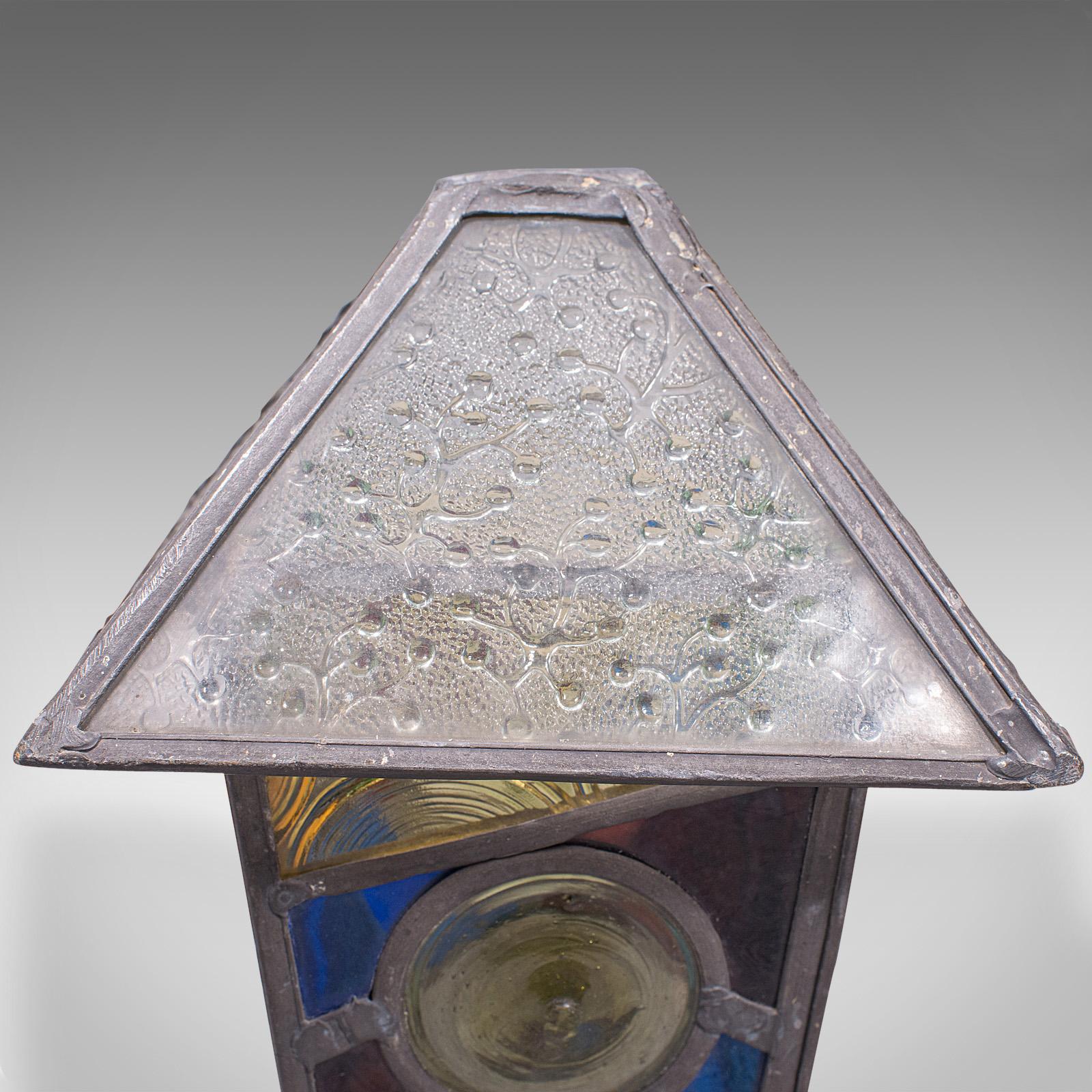 Lanterne décorative anglaise à capuche ancienne, en verre teinté, abat-jour, style victorien en vente 3