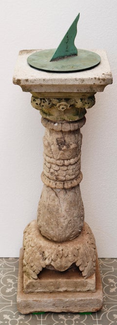 Cadran solaire décoratif ancien en marbre avec bronze