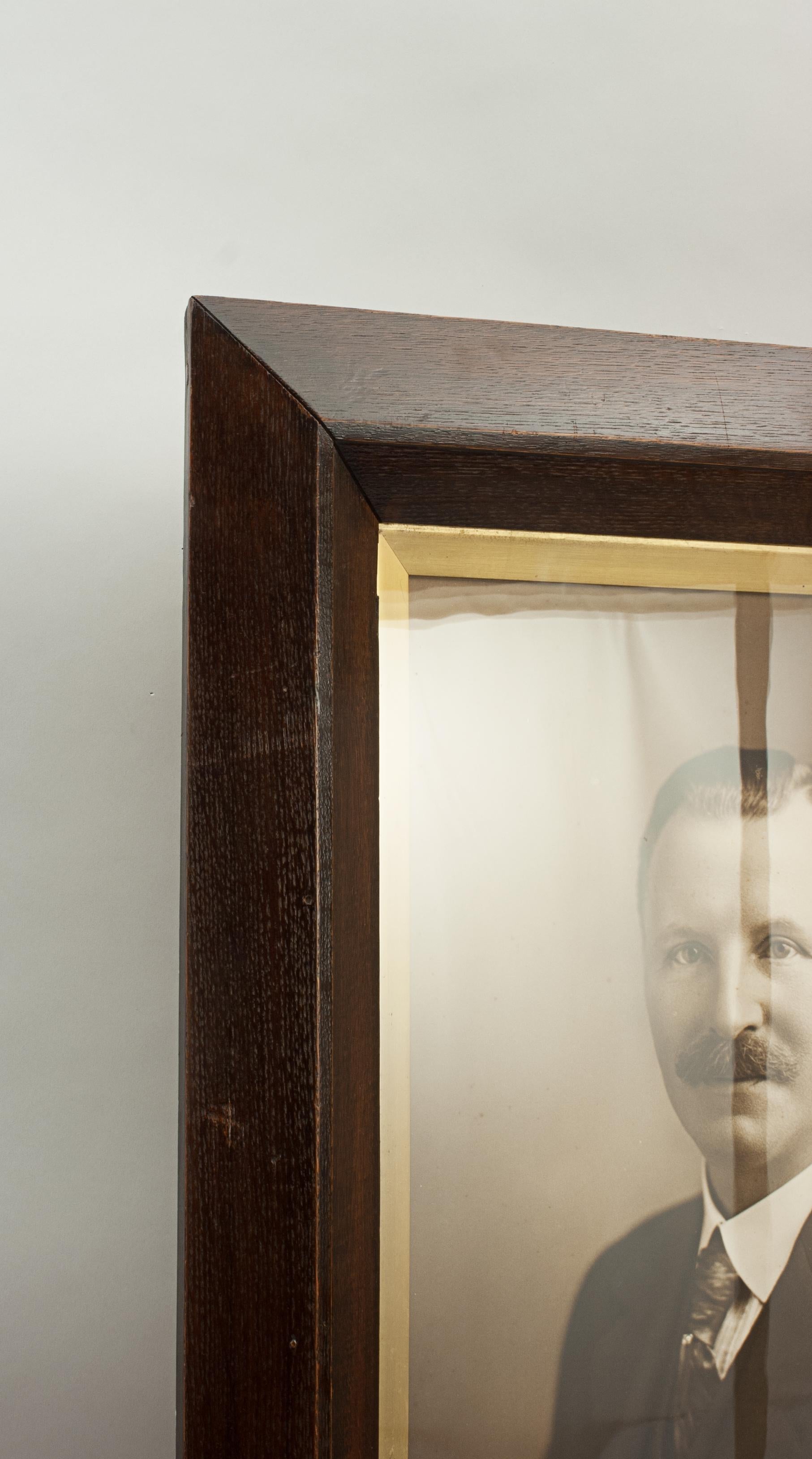 Antiguo retrato de caballero con marco decorativo de roble en Bueno estado para la venta en Oxfordshire, GB