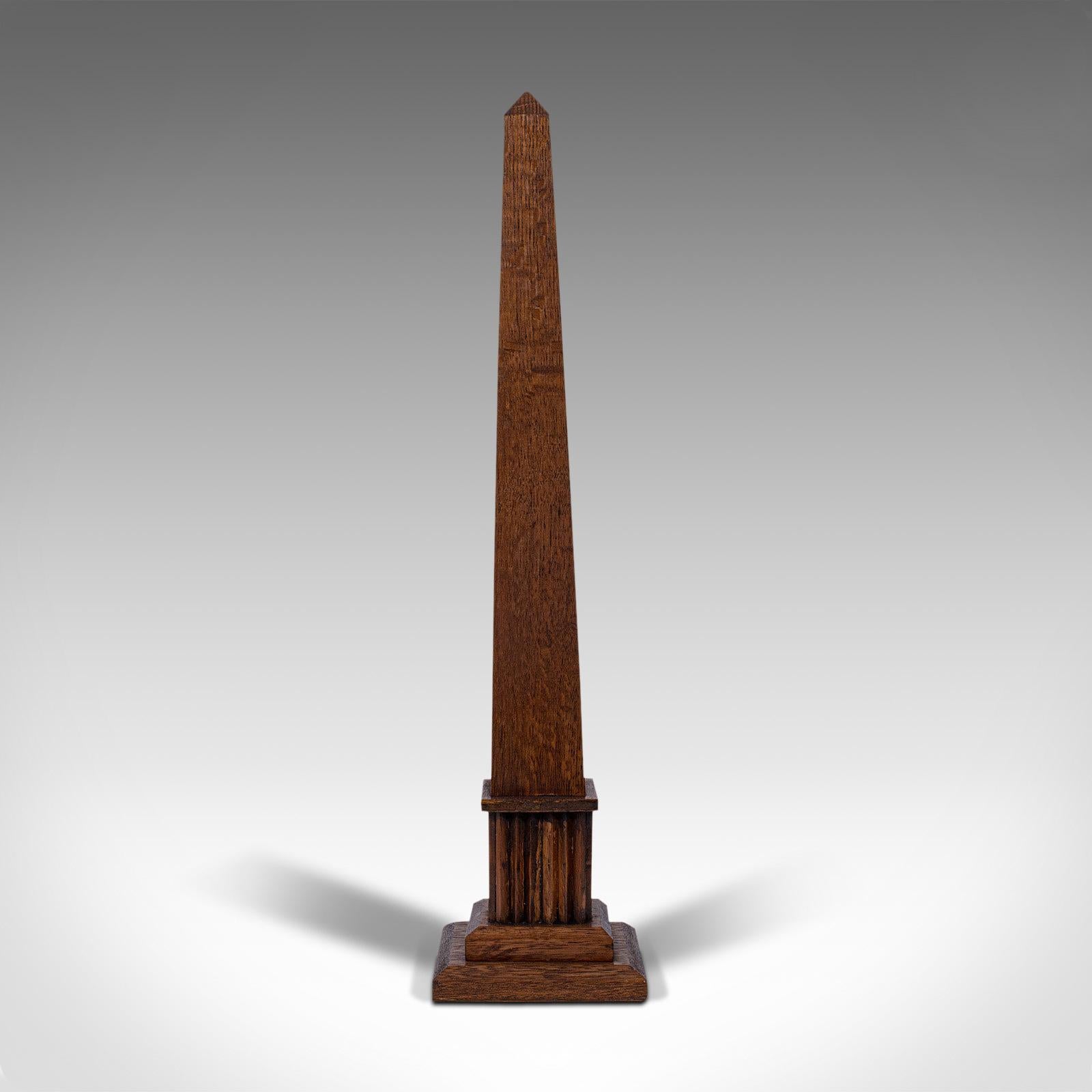 Antiker dekorativer Obelisken, italienisch, Eiche, Monolith, Cenotaph, 19. Jahrhundert, 1900 (Eichenholz) im Angebot