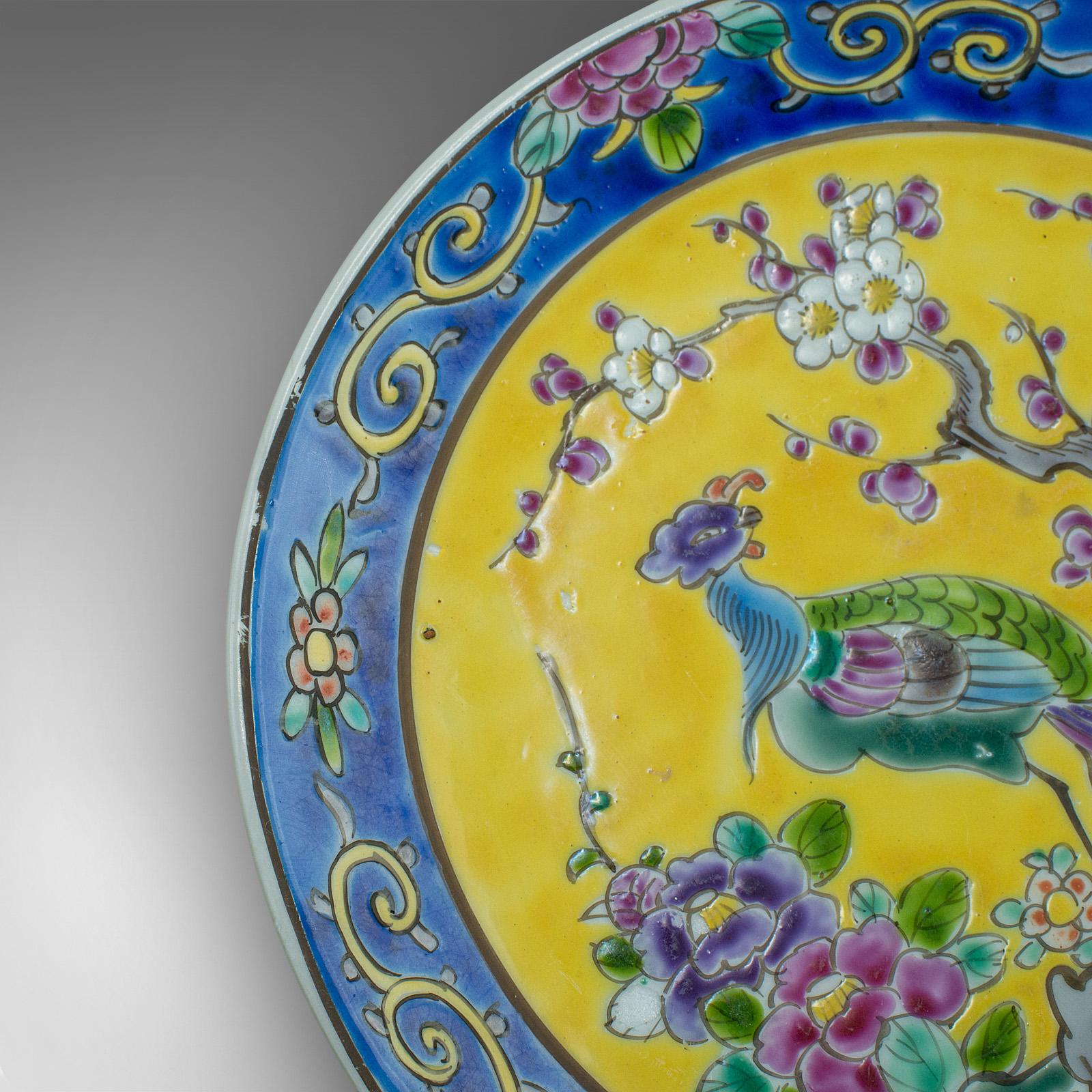 Céramique Assiette décorative ancienne chinoise, Assiette d'exposition, Famille Jaune, Victorienne, Qing en vente