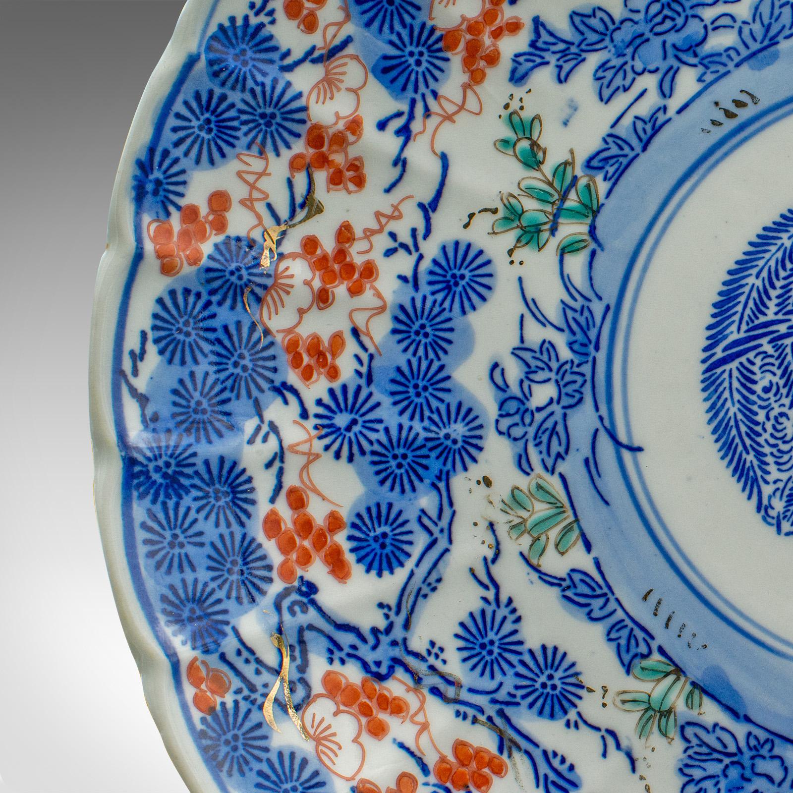 Céramique Assiette décorative japonaise ancienne, céramique, plat de service, Imari, victorienne en vente