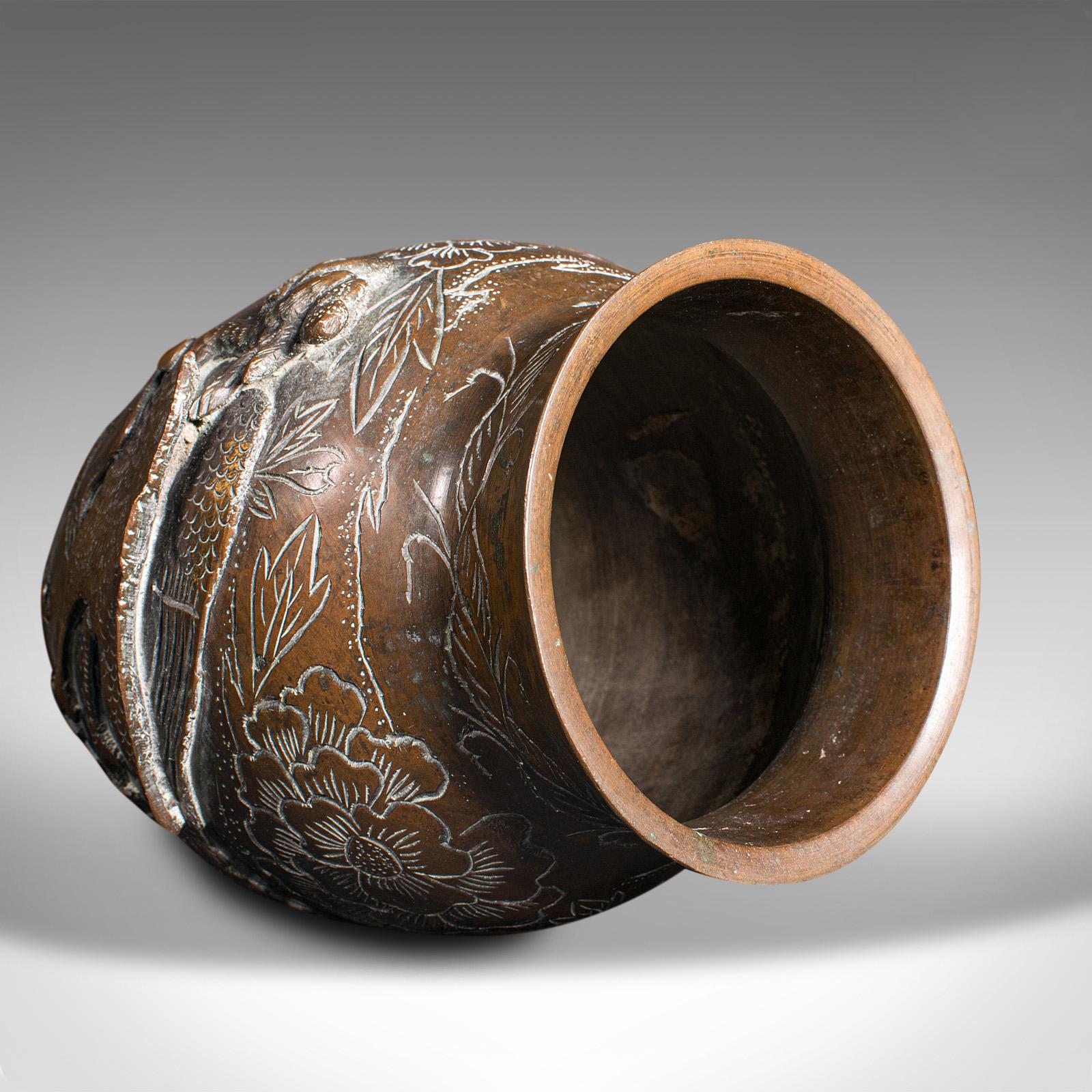 Vase décoratif ancien en bronze japonais, période Meiji, urne, victorien en vente 2